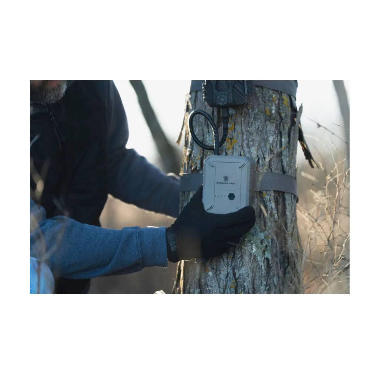 Left. Stealth Cam - Stealth Cam FieldMAX External 10,000 mAh Lithium Rechargeable Battery.