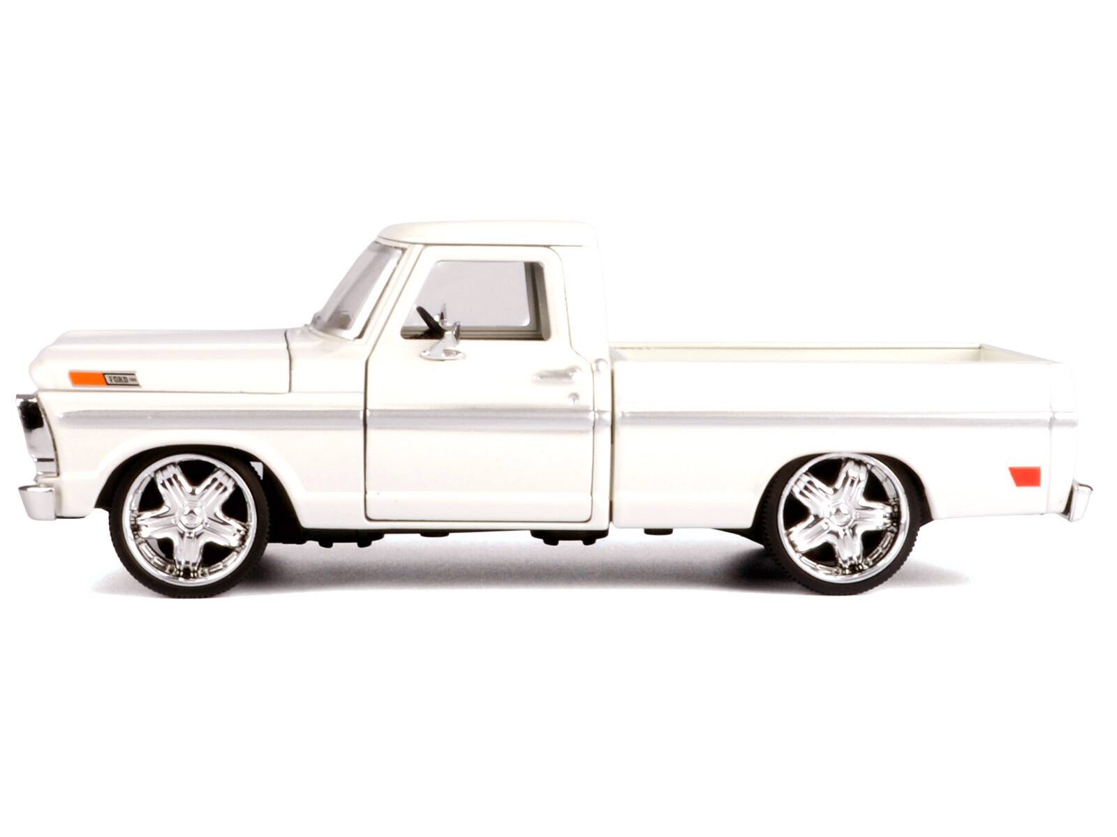 Left. Motormax - 1969 Ford F-100 Pickup Truck Cream "Maxx Design" Series 1/24 Diecast Model Car by Motormax - Cream.