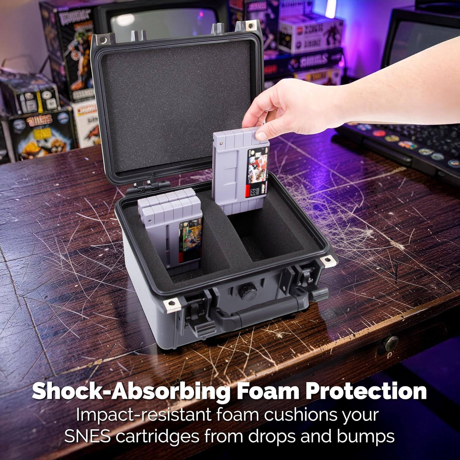 - 22IT amms IS -NE S7

Shock-Absorbing Foam Protection  
Impact-resistant foam cushions your SNES cartridges from drops and bumps