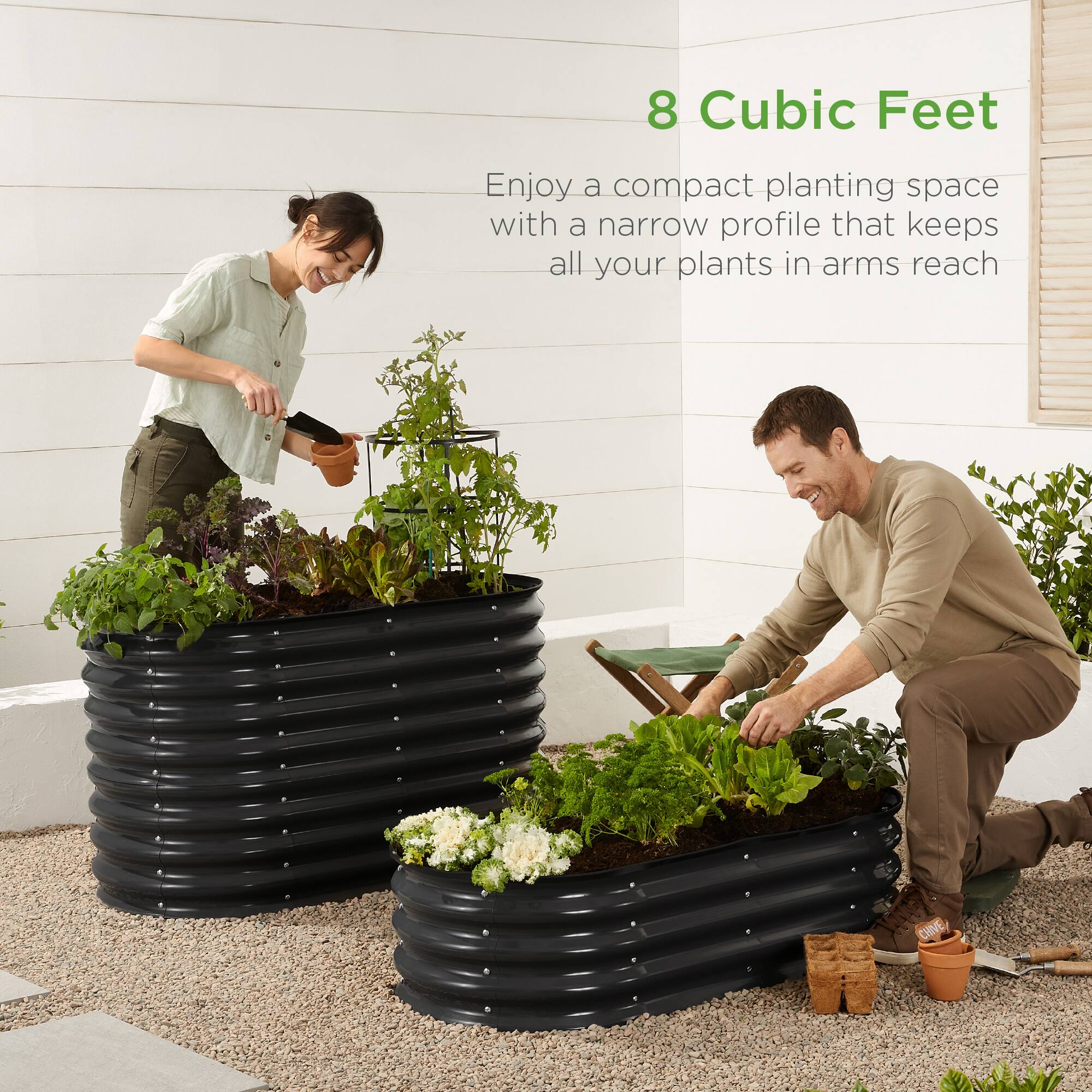 8 Cubic Feet

Enjoy a compact planting space with a narrow profile that keeps all your plants in arms reach