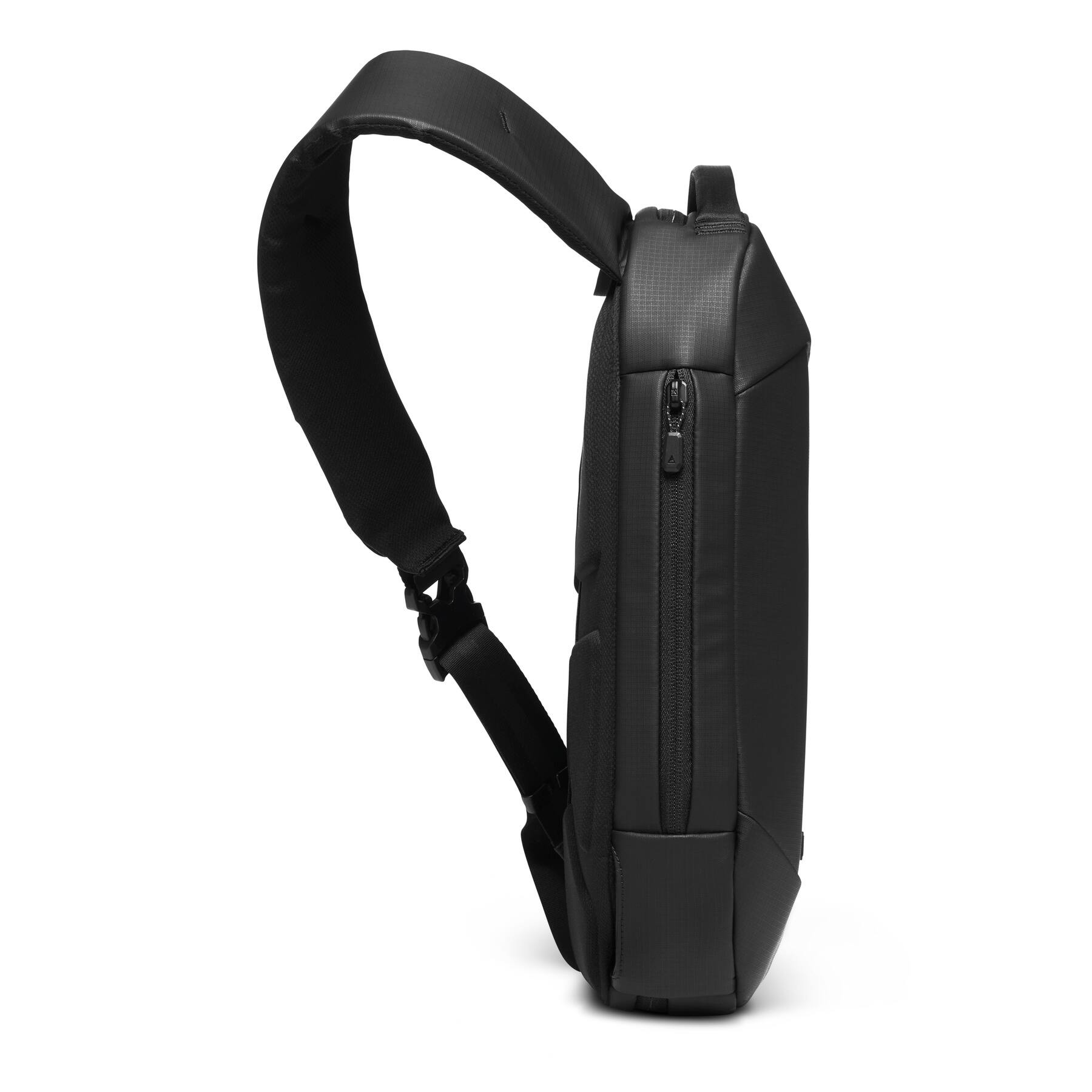 Left. Nomatic - Navigator RS Sling 10L - Black.