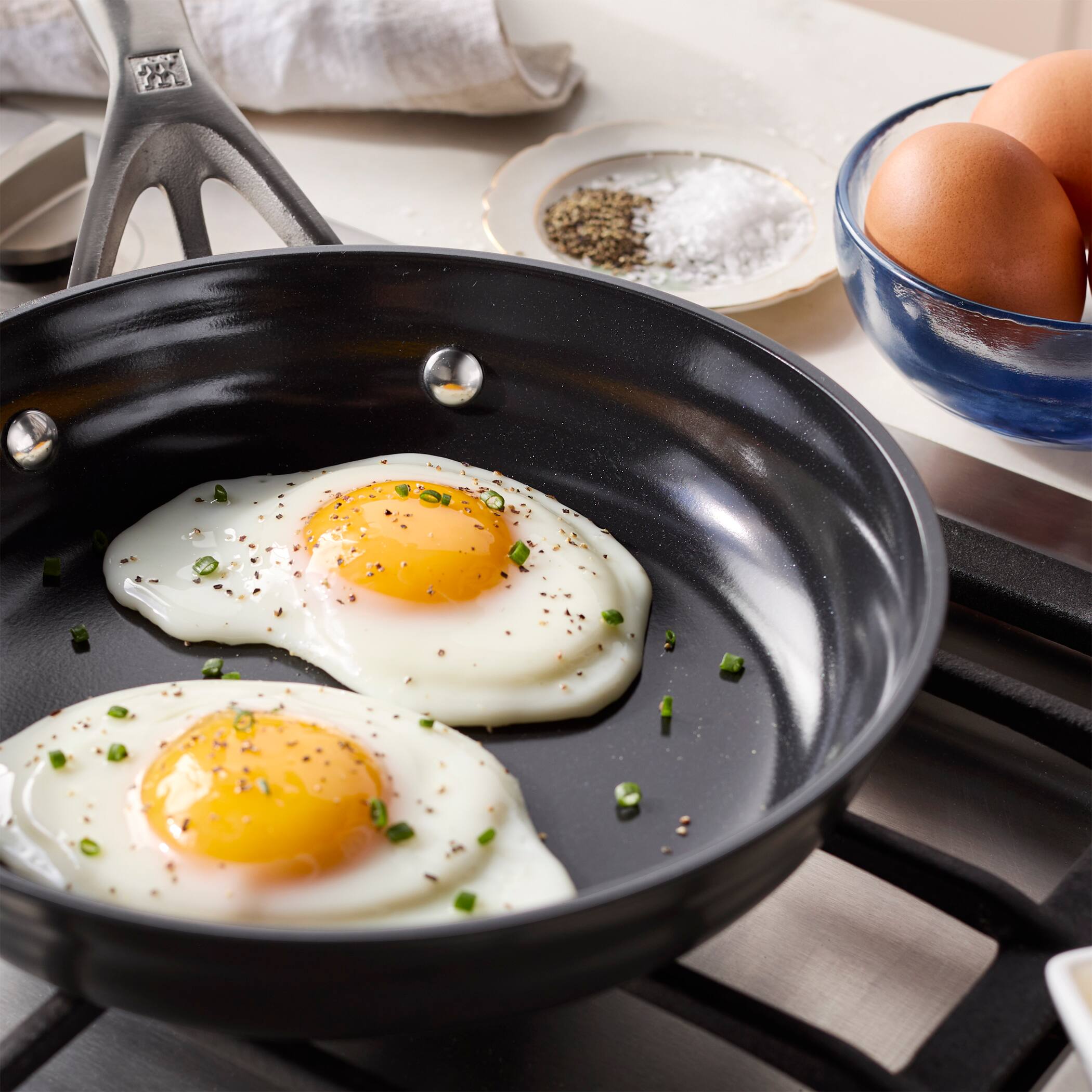 Alt View 4. ZWILLING - ZWILLING Motion Ceramic Hard Anodized 8-inch Aluminum Nonstick Fry Pan - Black.