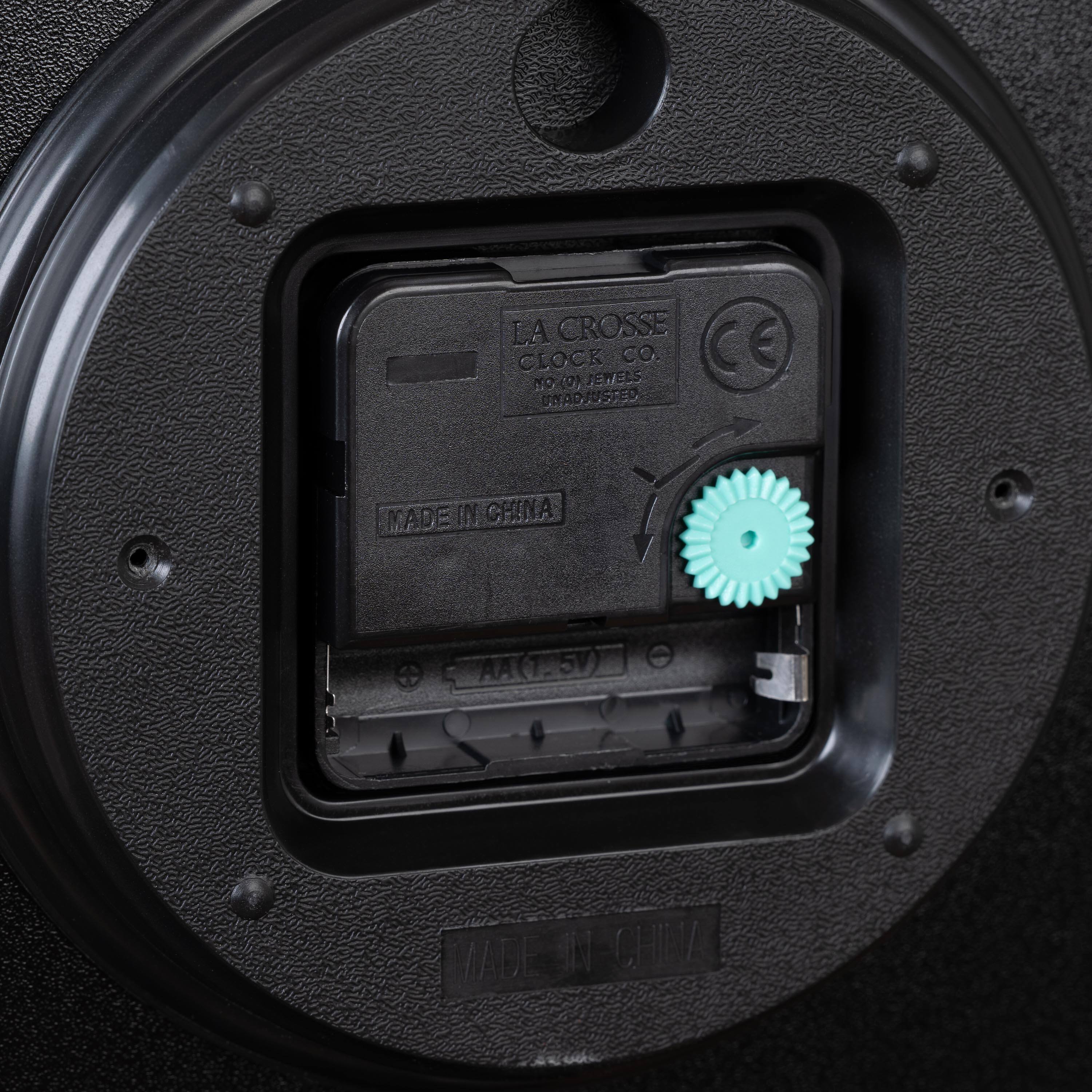 LA CROSSE CLOCK CO.  
15 JEWELS  
UNADJUSTED  
MADE IN CHINA  
AA (1.5V)  
MADE IN CHINA