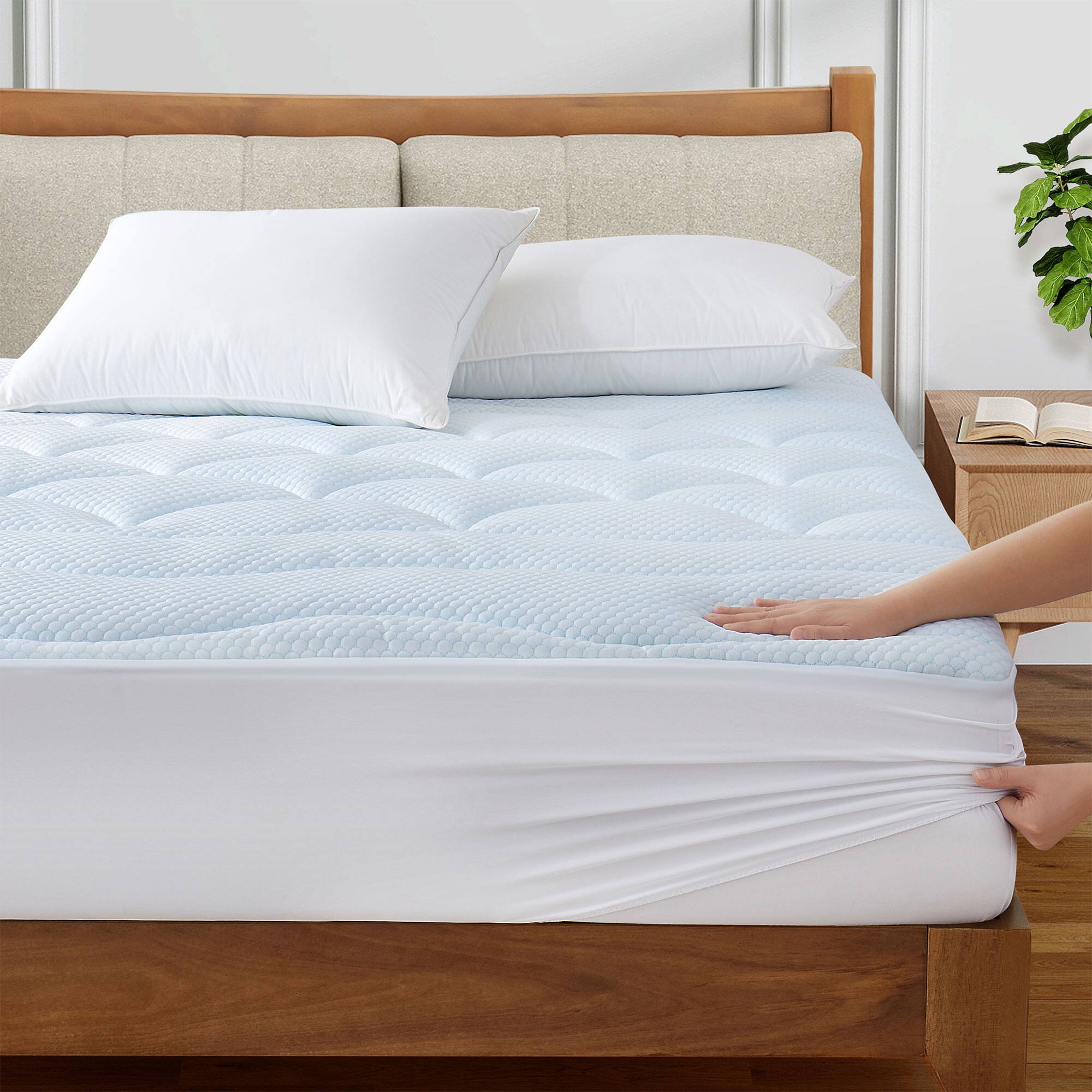 Left. Peace Nest - Peace Nest Cooling Waterproof Quilted Mattress Pad with Breathable Air-Layer Fabric, Queen - White.