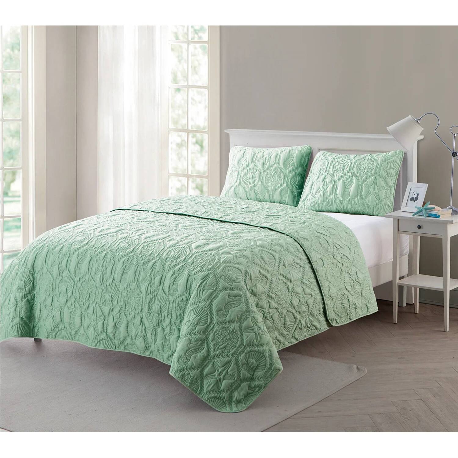 Angle. Hivvago - King Coastal Beach Starfish Seashell Seahorse Light Green Teal Quilt Set - Light Green.
