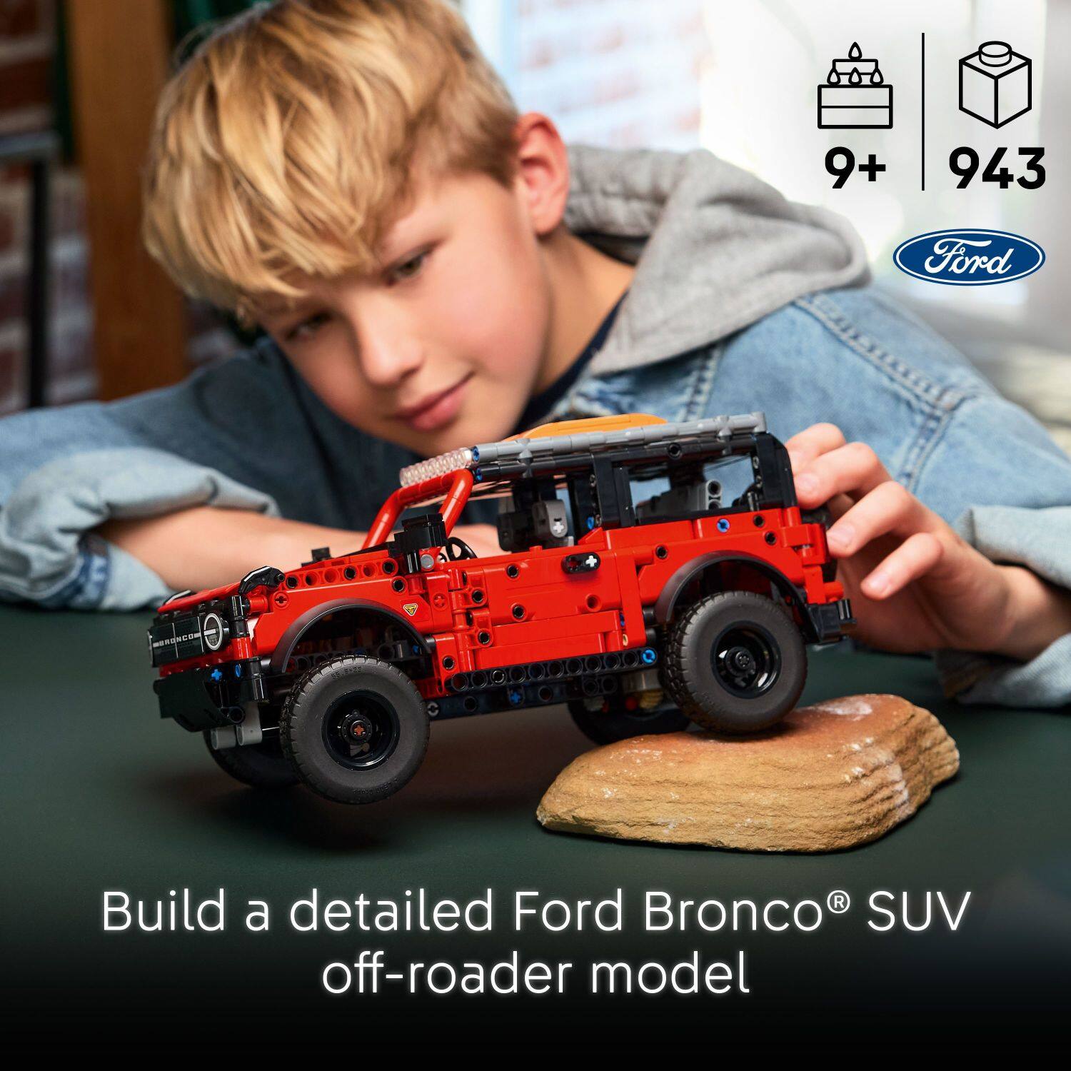 9+ 943 Ford Bronco® SUV off-roader model