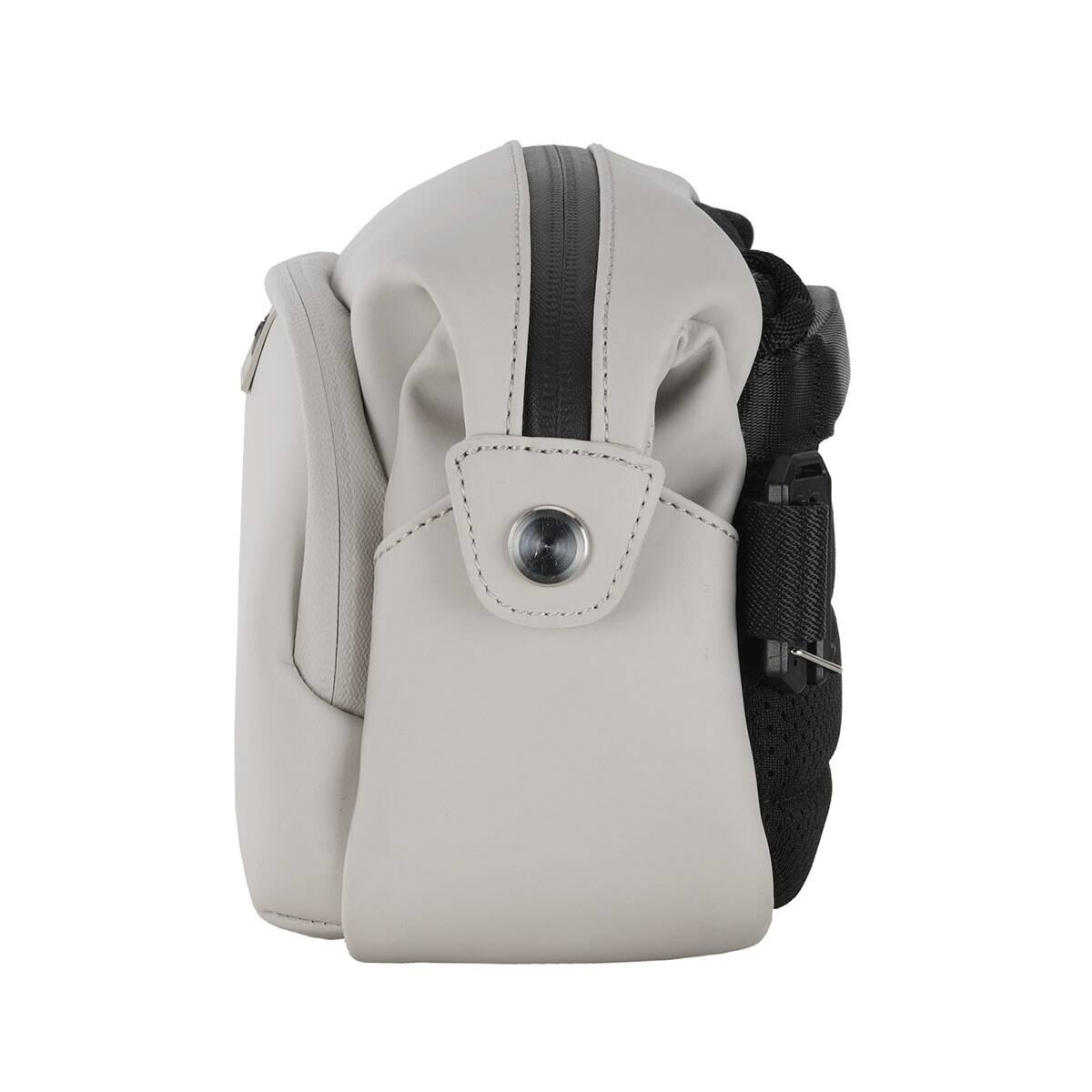 Alt View 5. Vanguard - Vanguard The Vanguard VEO Lite S2L shoulder bag is an ultra-lightweight 2L solution crafted from easy-clean,.