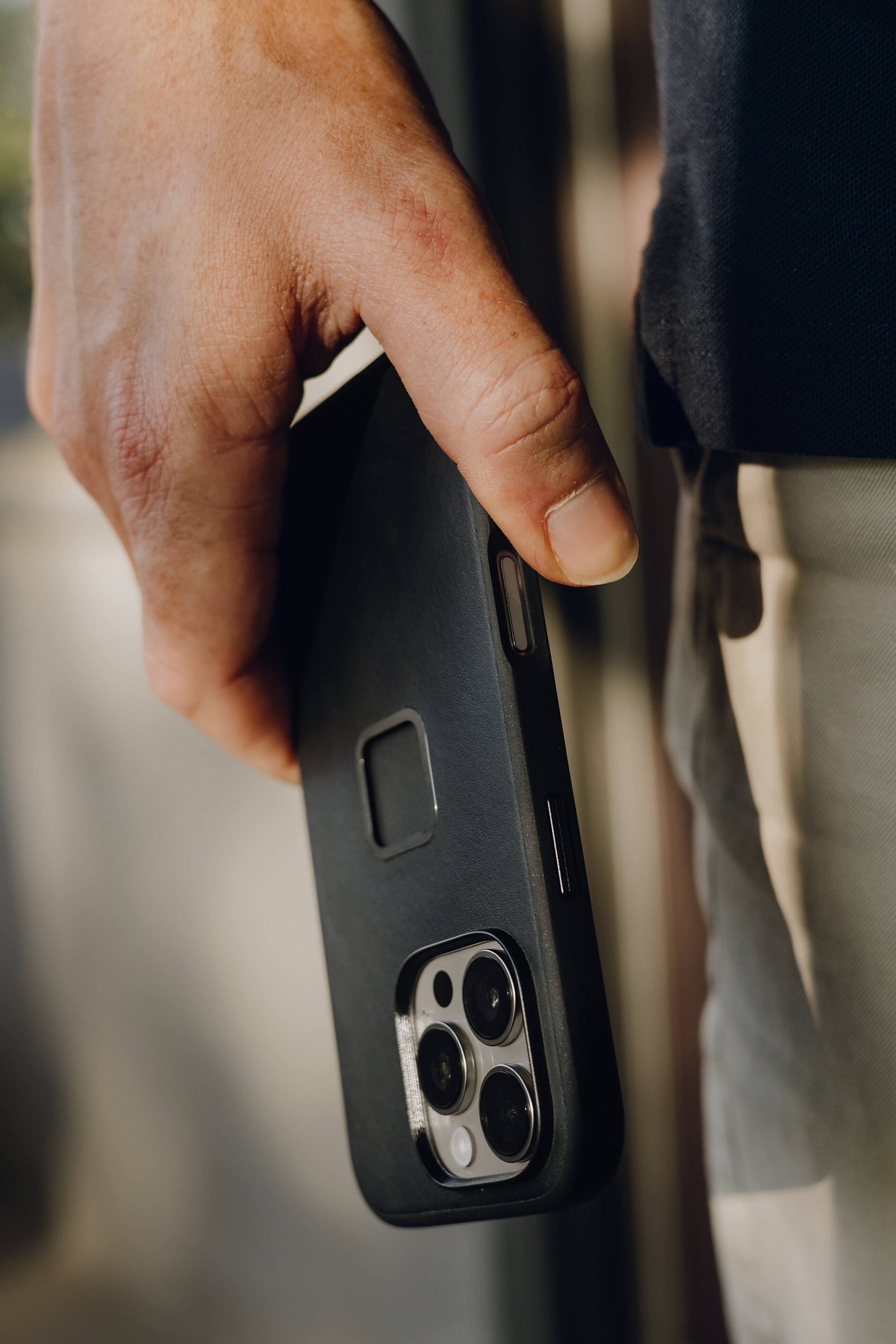 Alt View 3. Peak Design - Everyday Fabric Case for iPhone 16 Pro Max - Black.