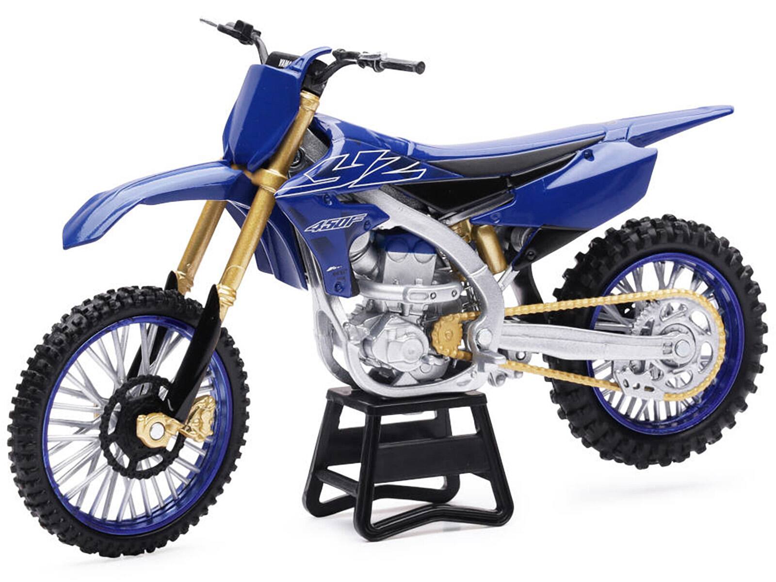 Angle. New Ray - Yamaha YZ450F Dirt Bike Motorcycle Blue and Black 1/6 Diecast Model by New Ray - Blue and Black.