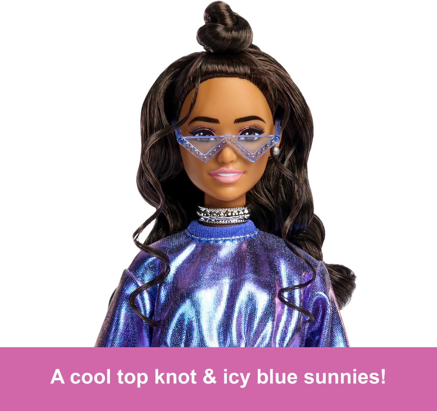 A cool top knot & icy blue sunnies!