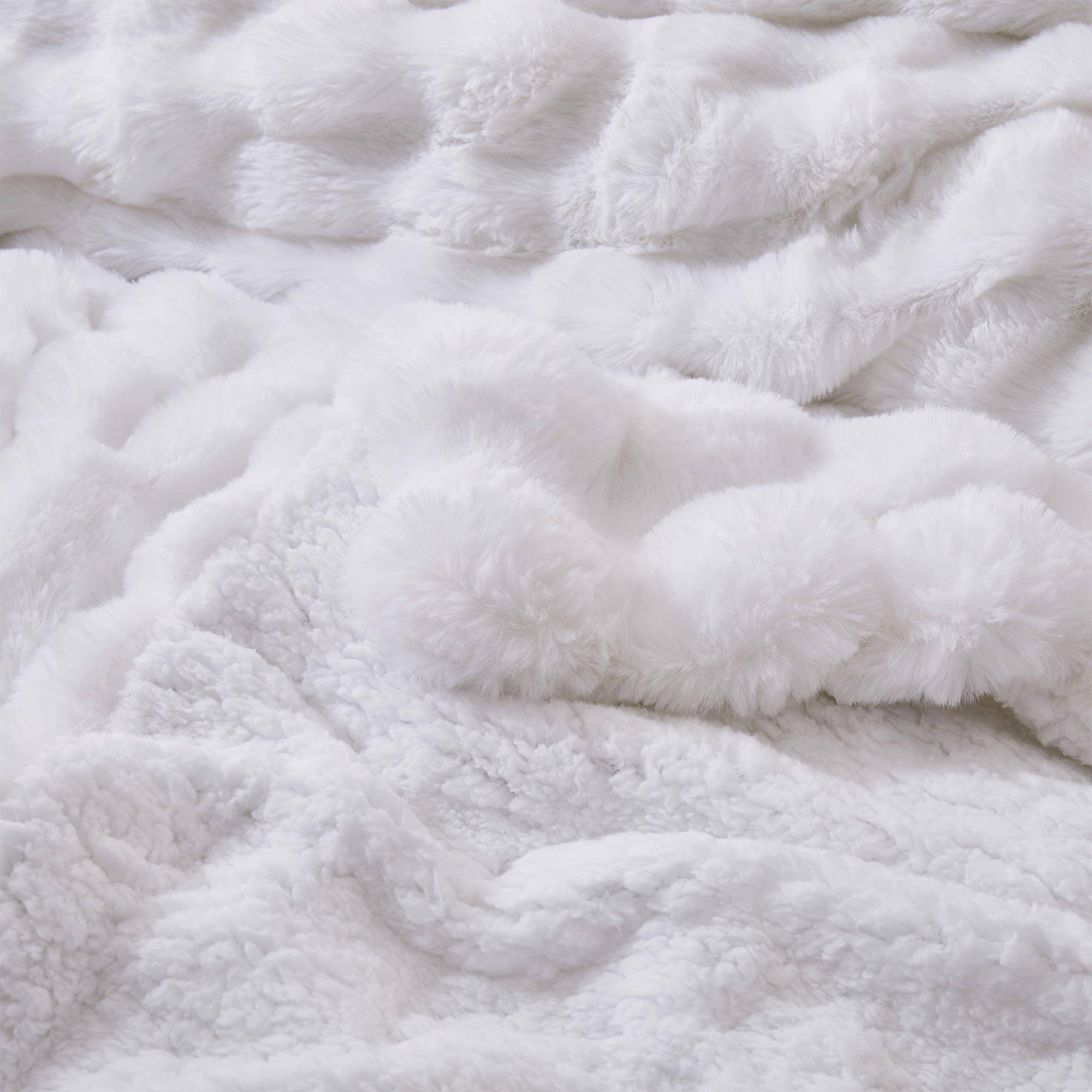 Back. Peace Nest - Peace Nest Ultra-Soft Faux Fur Comforter Set with Plush Tie-Dye & Reversible Sherpa, White, Queen - White.