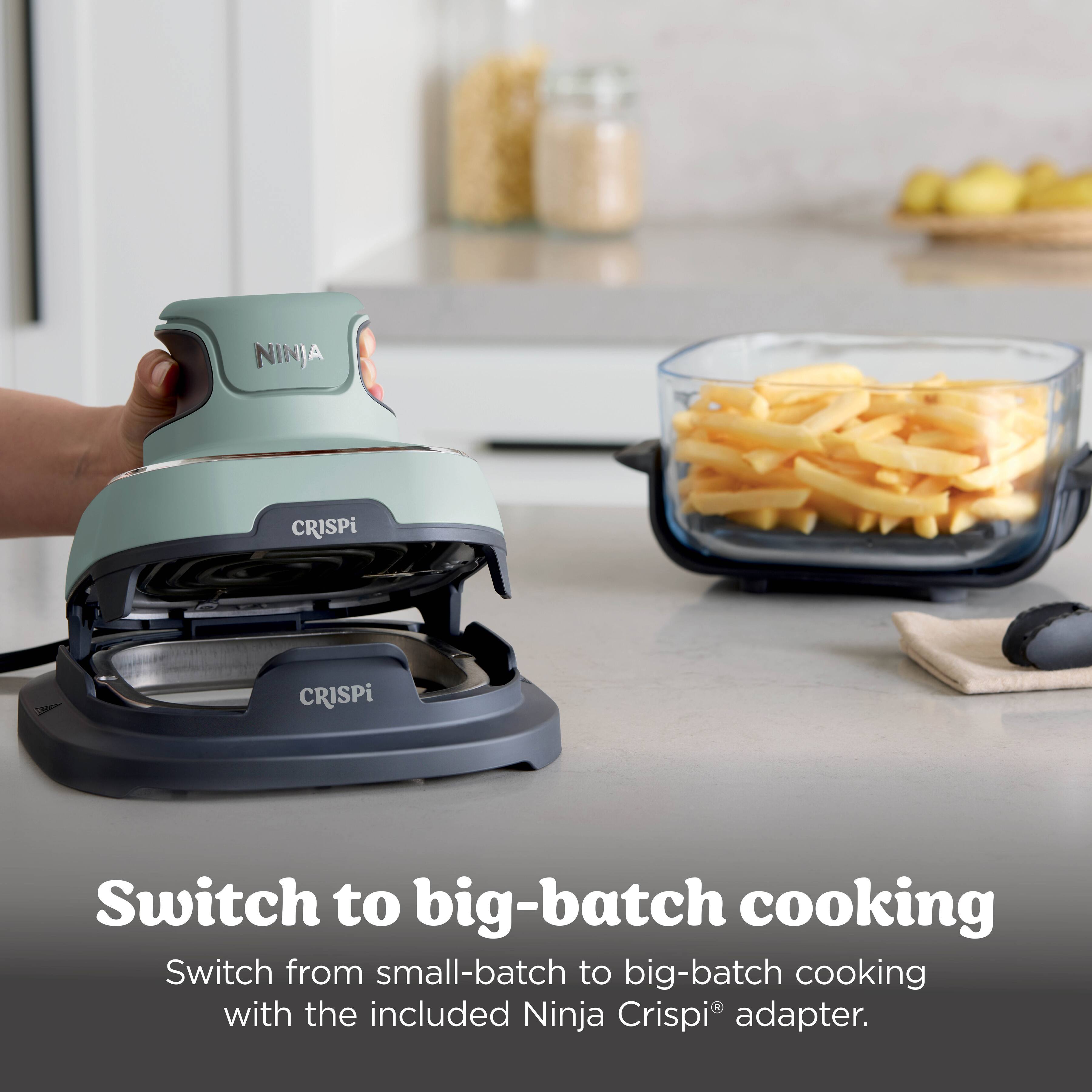 NINJA CRISPi

Switch to big-batch cooking

Switch from small-batch to big-batch cooking with the included Ninja Crispi® adapter.