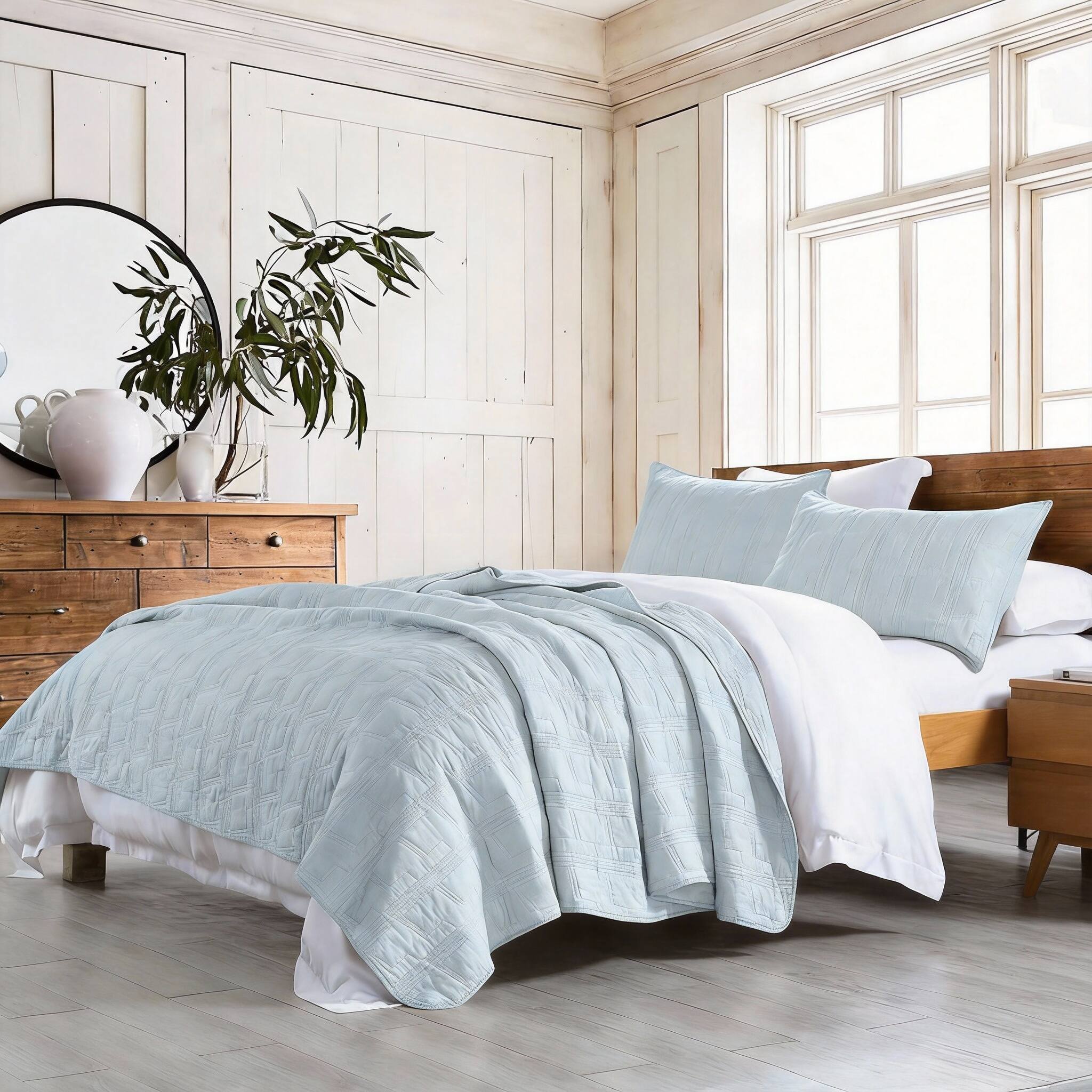 Front. OMOMMD - Cotton Quilt Set Size Light Grey Pre washed Bedspread Coverlet Cozy Lightweight Stitching Decorative Beddin - Baby Blue King.