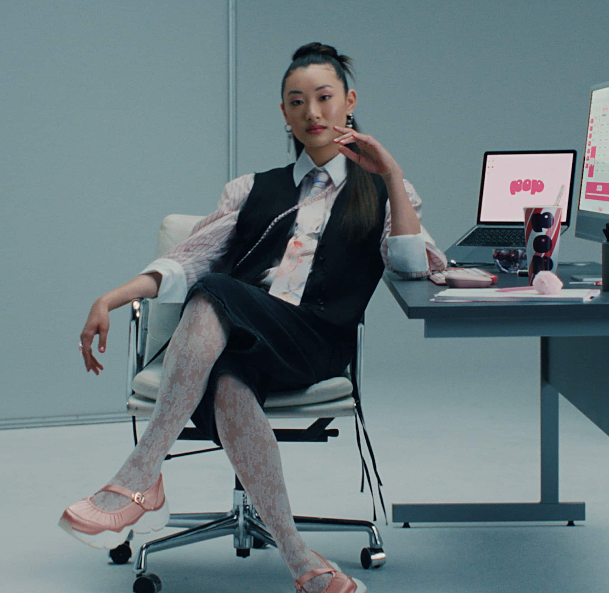 Alt View 17. Logitech - POP ICON COMBO Compact TKL Wireless Bluetooth Keyboard and Mouse Bundle with Programmable Quiet Keys and Buttons - Rose & Off-White.