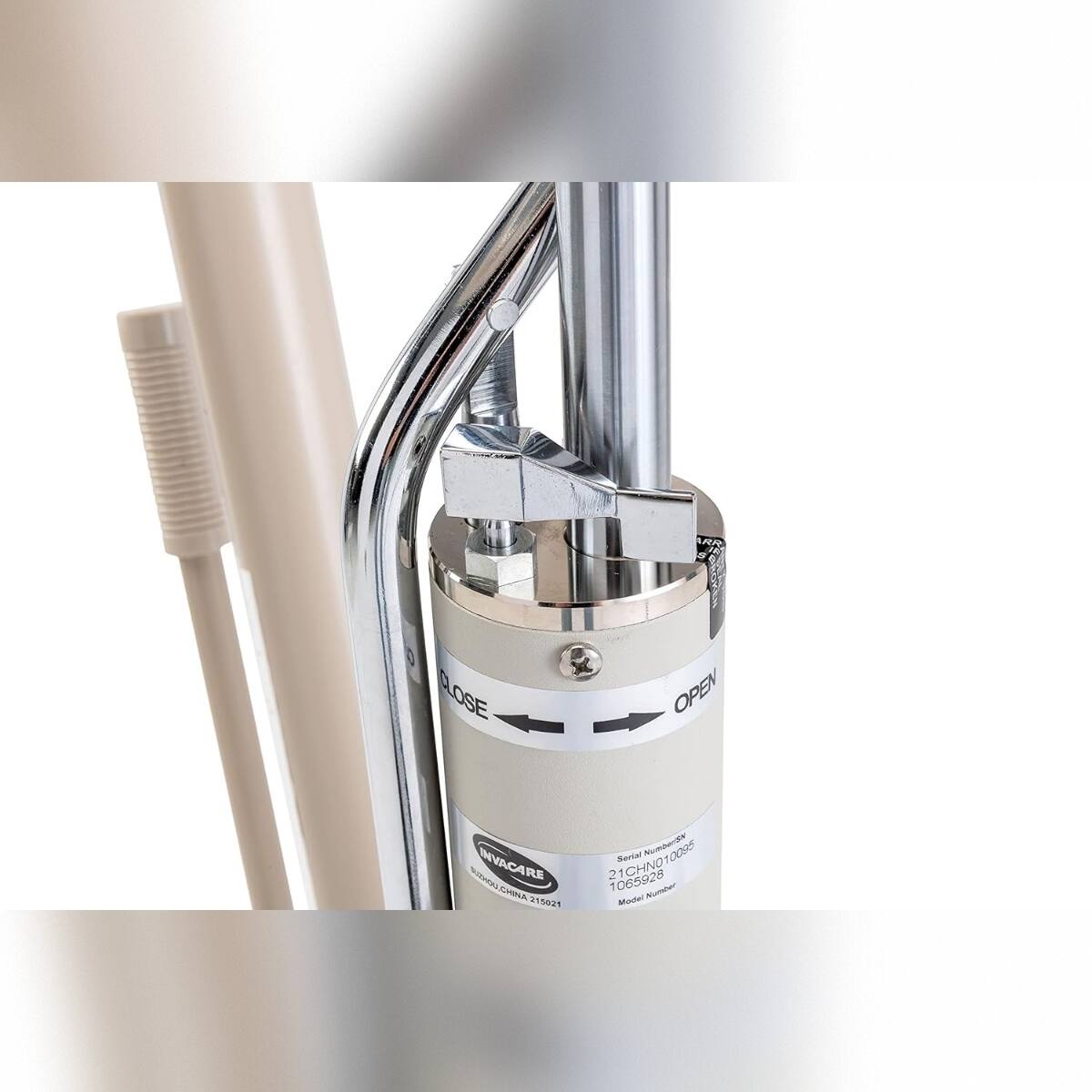 CLOSE X OPEN  
INVACARE  
Serial Number: 2CHNO100926  
Model Number: 2102  
CHN010090  
Maua