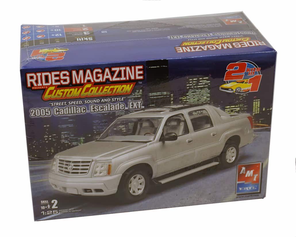 2005 Cadillac Escalade EXT Model Kit Rides Magazine AMT / ERTL - Multi