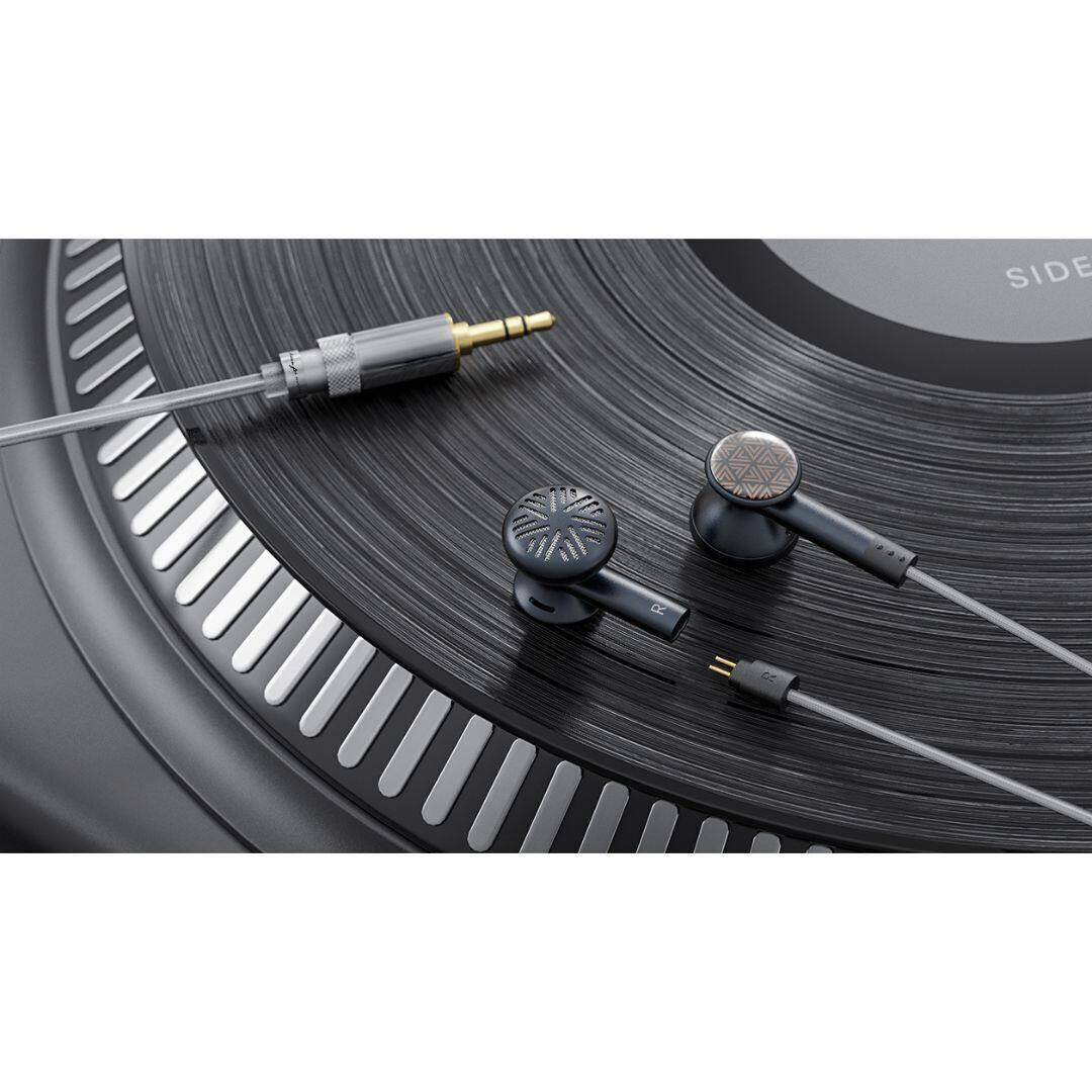 Left. FifthPulse - FiiO Drum-style dual cavity single dynamic driver earbud headphones, Black - Black.