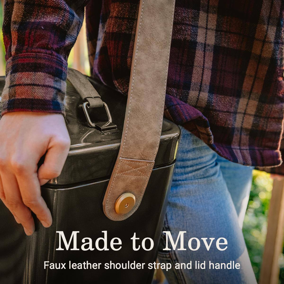 Made to Move  
Faux leather shoulder strap and lid handle