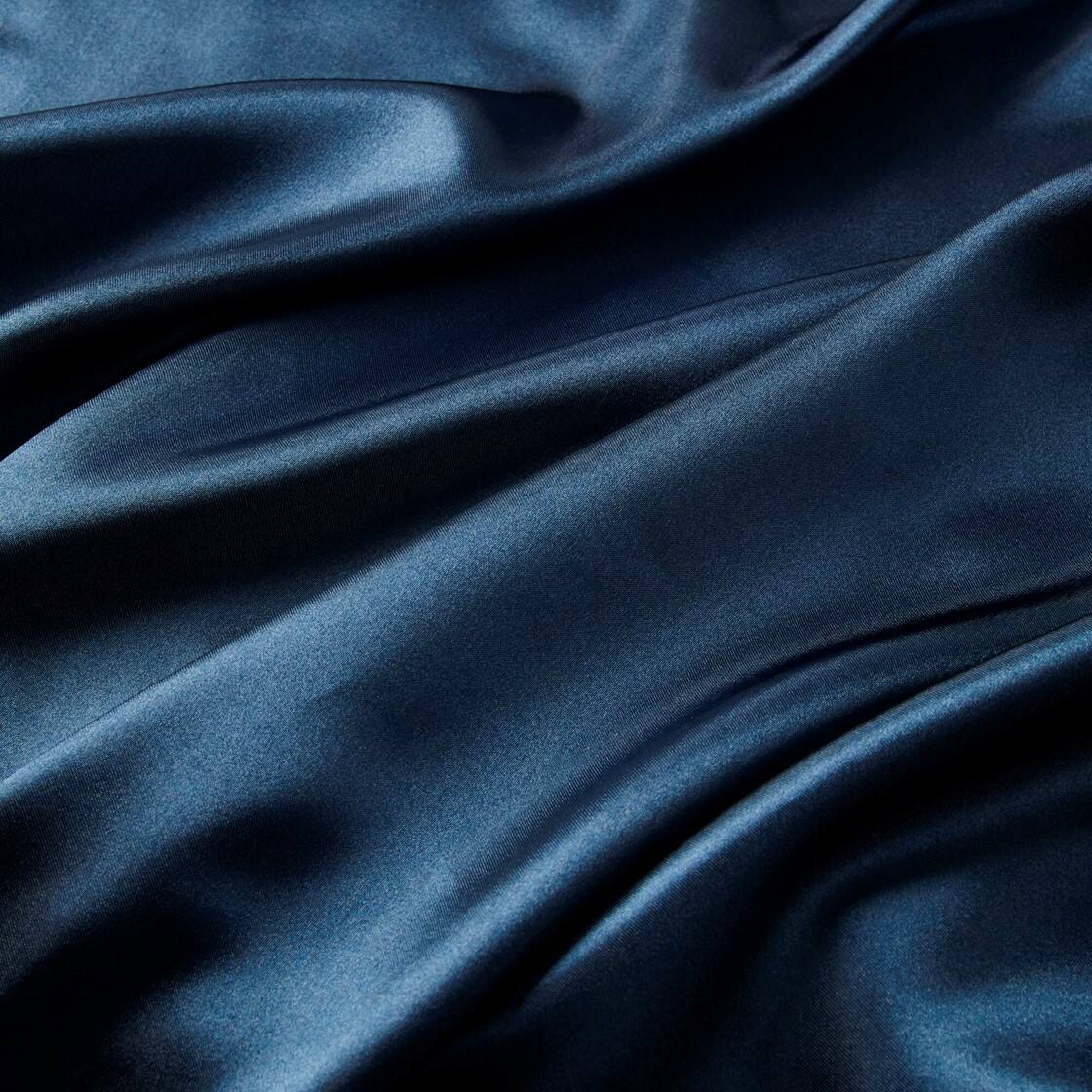 Alt View 5. Gracie Mills - Gracie Mills Coralie 6-Piece Wrinkle-free Satin Sheet Set - Midnight Blue.