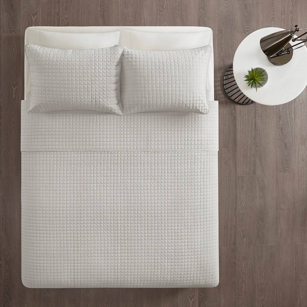 Alt View 3. Gracie Mills - Gracie Mills Geoffrey 3 Piece Reversible Quilt Set - Grey.