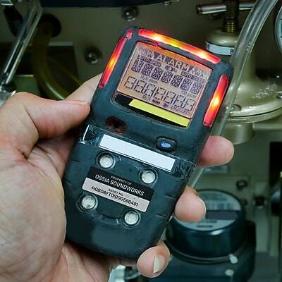 MO LUTO-32A0 2 ALARM Z 2 KOI 3 H2S NO2 102 LWTOZERA AUTO YWA 120 I2 1 f 7 8888888 CO fol O: CHAALEL 8 OSSIA SOUNDWORKS HOBDAFT01000586481