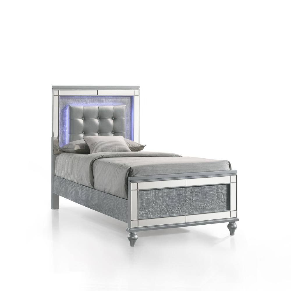 Alt View 3. New Classic Furniture - Furniture Contemporary Solid Wood 3/3 Twin Bed in Silver - Silver.