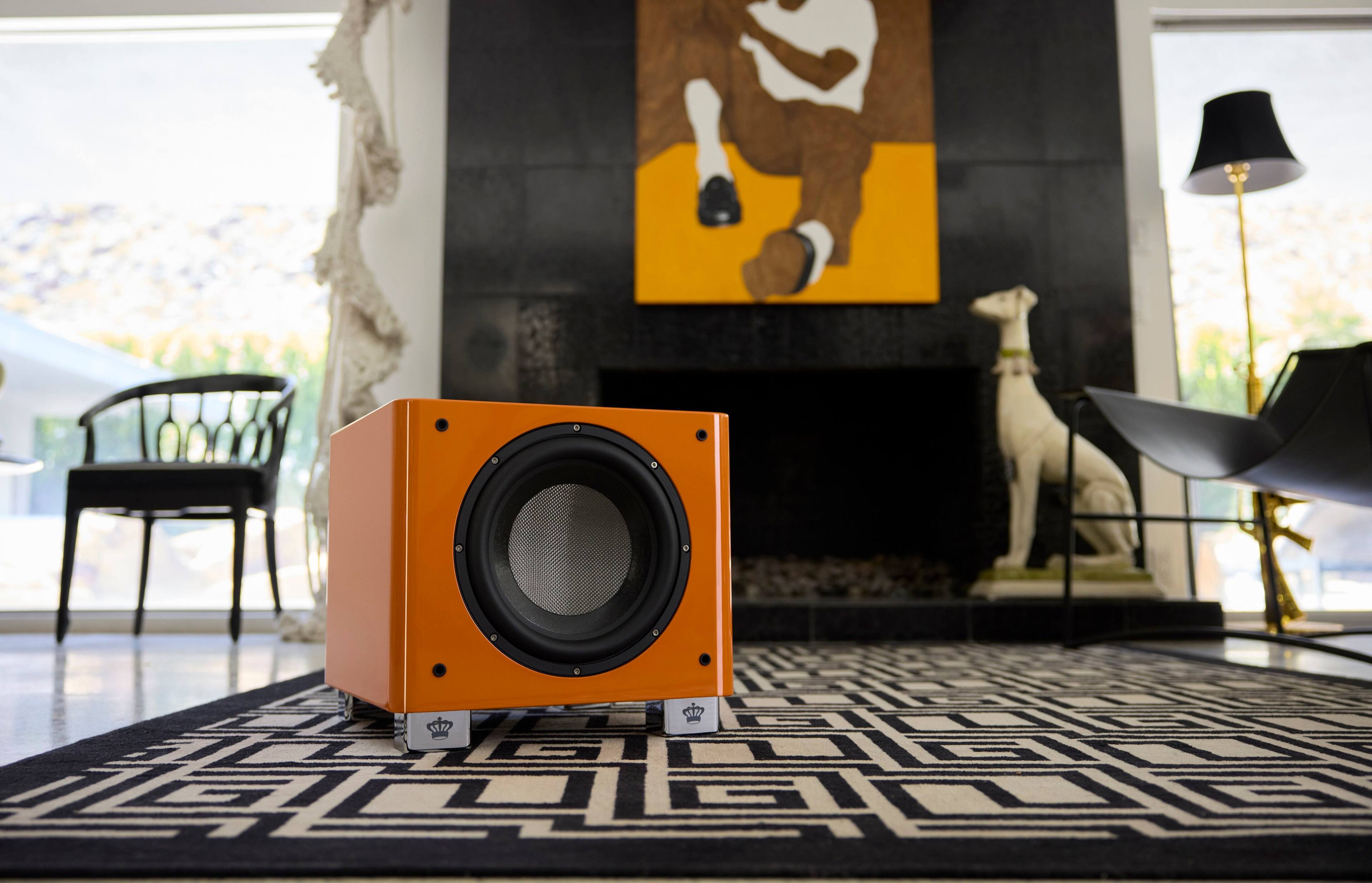 The text on the image reads "M  MI/ UHE." However, it is unclear what this text represents or refers to. It could be a code, a message, or a typo.