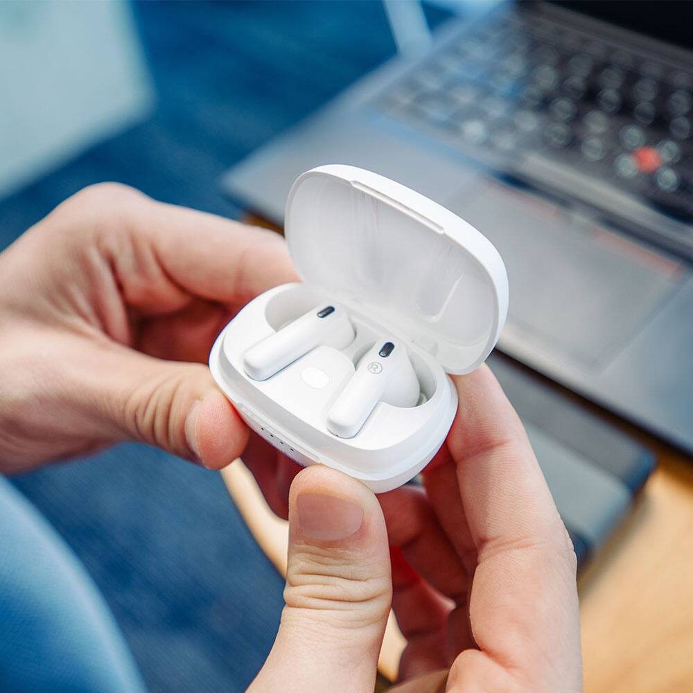 Alt View 4. RadioShack - True Wireless Headphones 400MAH Active Noise Cancelling IPX5 3304381 - White.