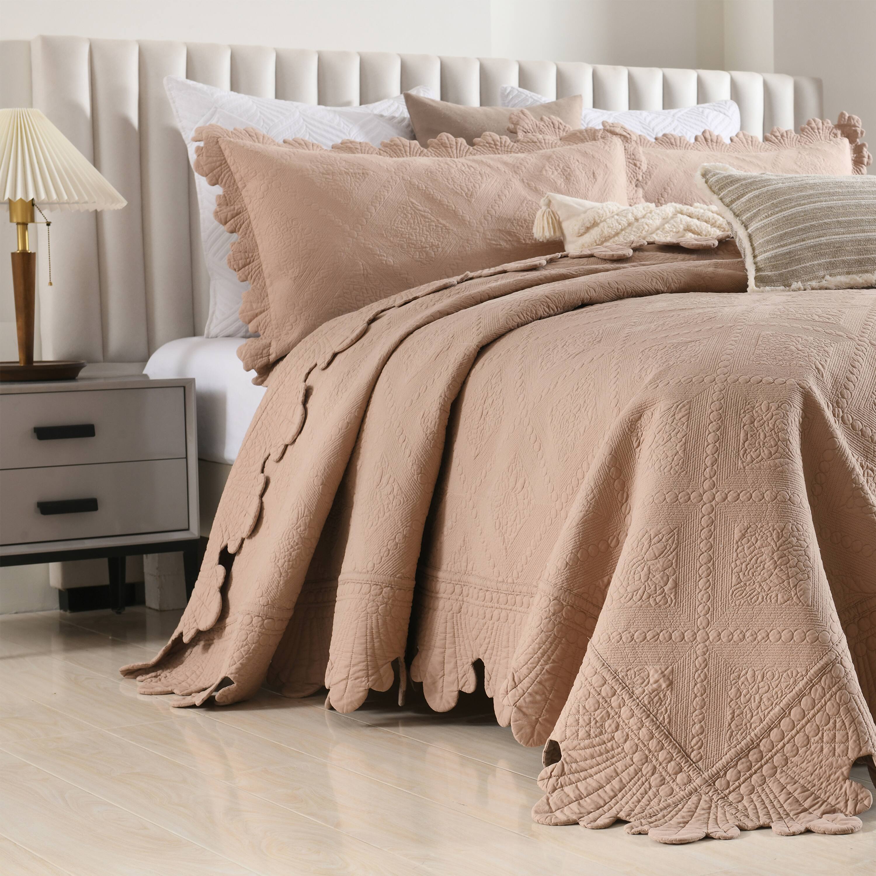 Left. MarCielo - Marcielo 3 Piece 100% Cotton Oversized Bedspread Lightweight Quilt Bedspread Set - Brown.