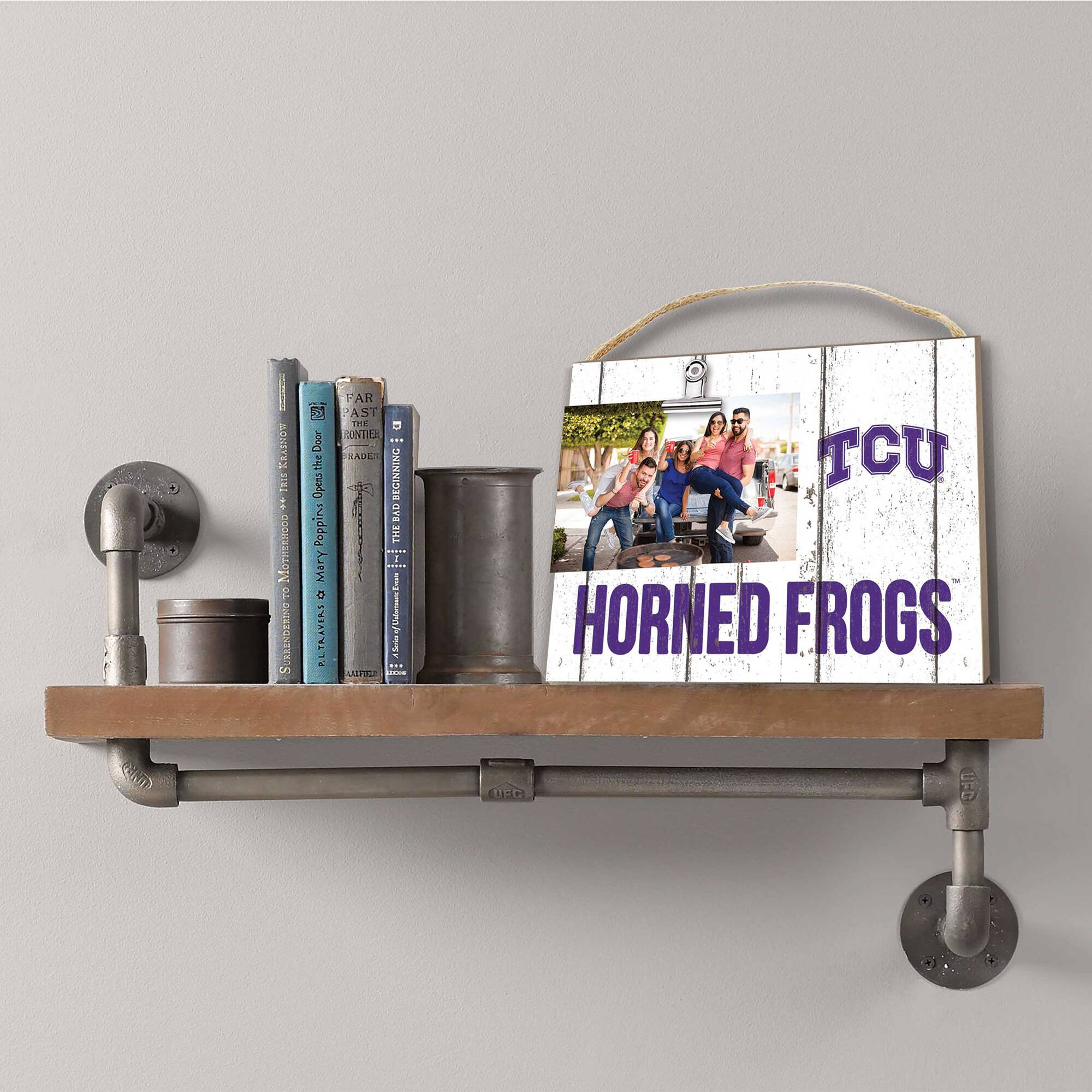 KRASNO E. EROS 2 5 SUxaEnbesnd PAR 3 AST THE D UNTIER Door ... XAPE Oyens the BEGINNING BAD Poppina THE ary D TRAVIAS /DaleeoEus I 14 s TCU HORNED FROGS