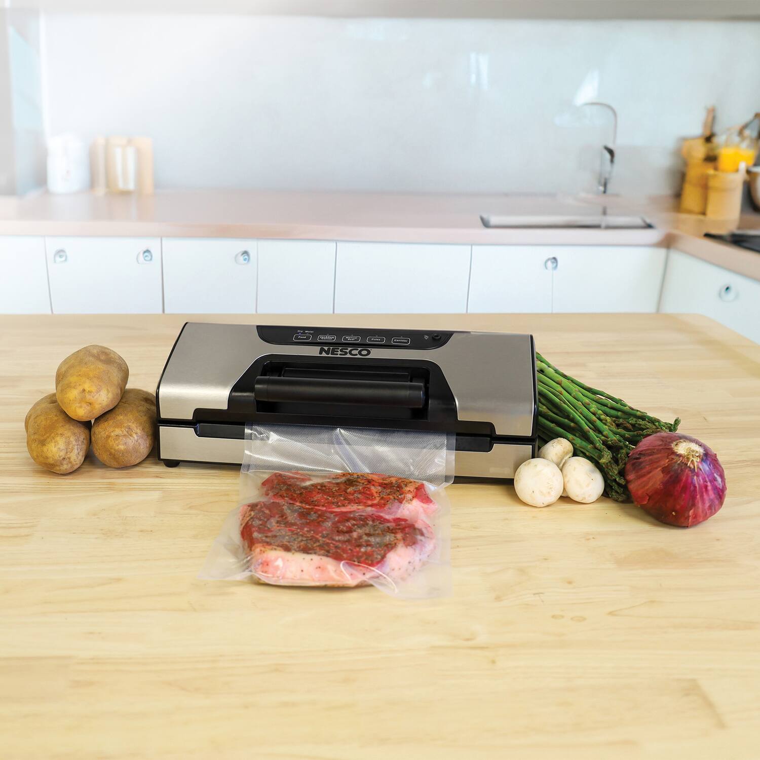 Left. Nesco - 120-Watt Deluxe Vacuum Sealer VS-15S - Silver.