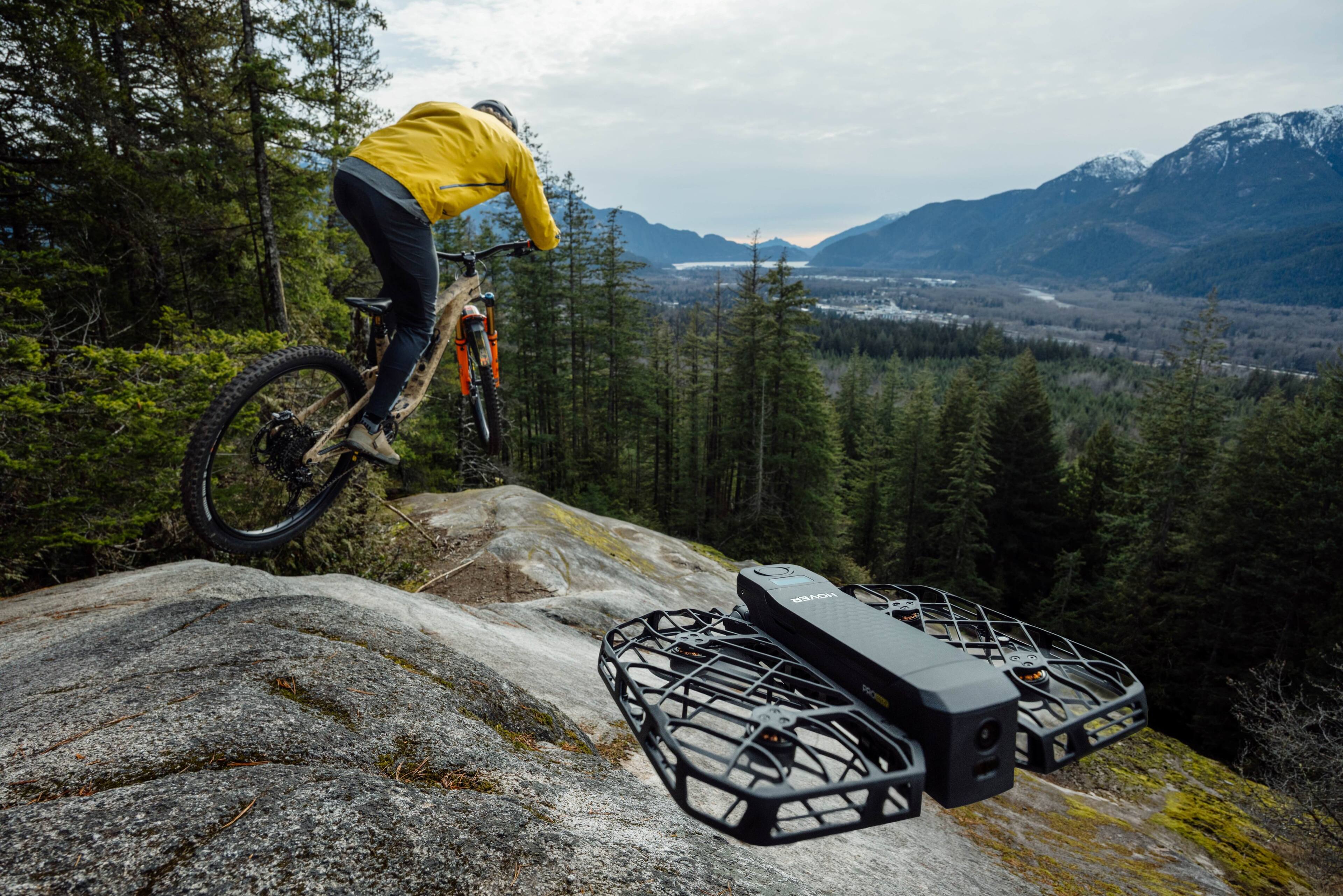 Alt View 6. HOVERAir - HOVERAir X1 PROMAX Retail Combo - Black.