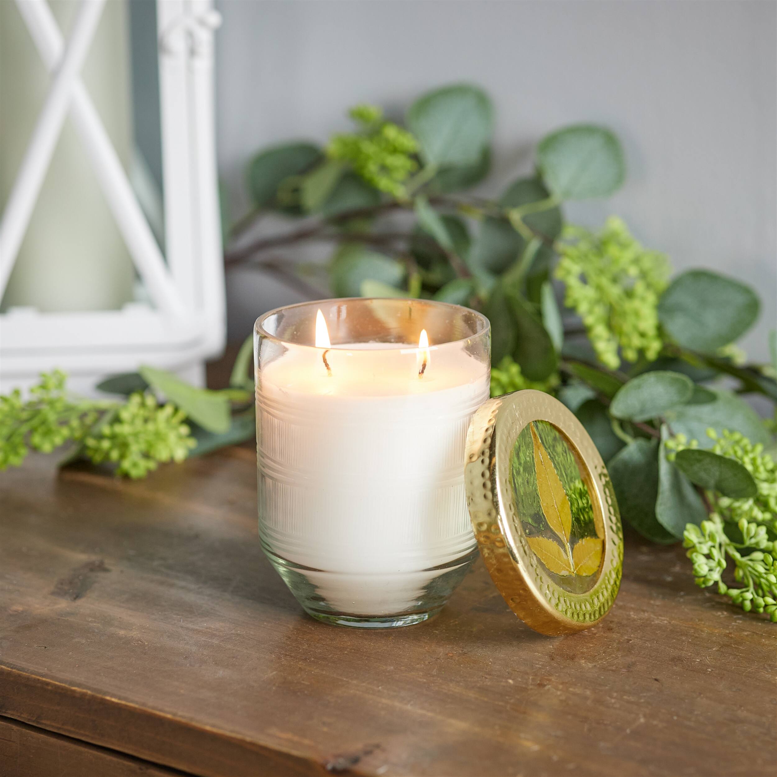 Angle. BreeBe - Whit Currant Scented Soy Candle with Pressed Floral Lid 5"D - White, Gold.