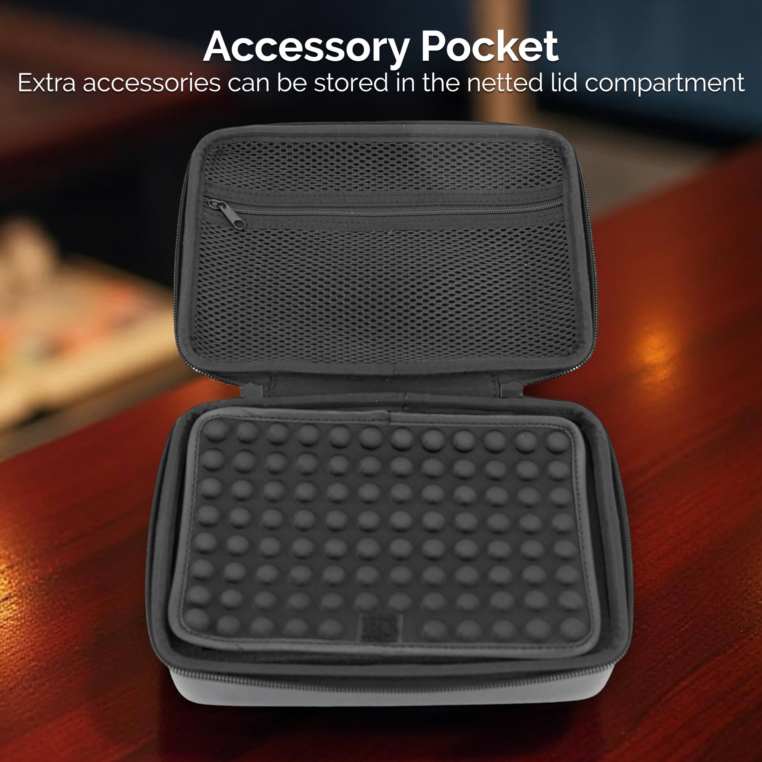 Accessory Pocket  
Extra accessories can be stored in the netted lid compartment