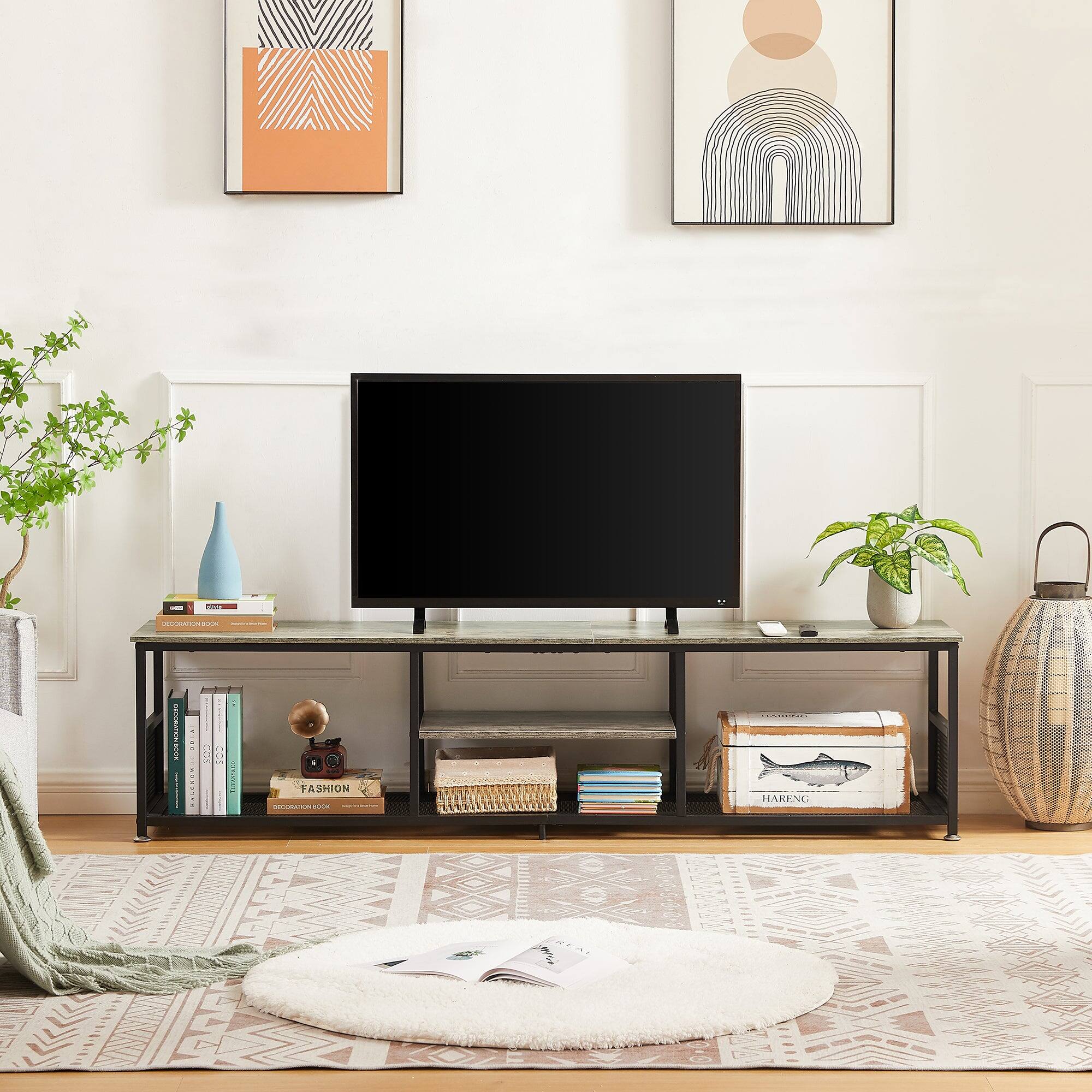 Sure, here is the corrected and grouped text from the image:

**Books:**
- "FASHION"
- "DECORATION BOOK"
- "DECORATION BOOK"
- "DECORATION BOOK"
- "DECORATION BOOK"

**Boxes:**
- "HARENG"

**Other Text:**
- "SVERUPVN"