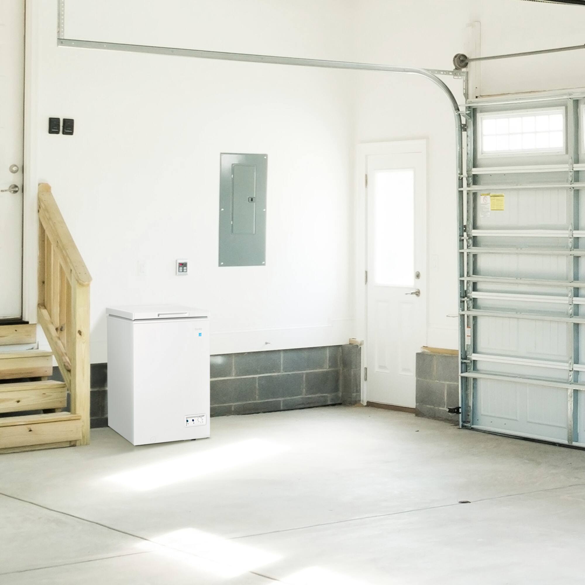 Alt View 1. Danby - 3.5 cu. ft. Chest Freezer - White.