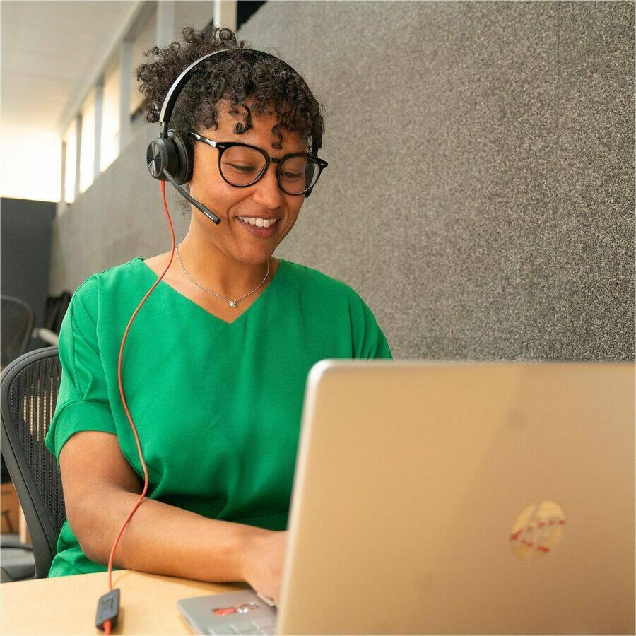 Alt View 5. HP - Poly Blackwire 8225 Stereo Microsoft Teams Certified USB-C Headset + USB-C/A Adapter - Microsoft Teams Certification - S - Black.