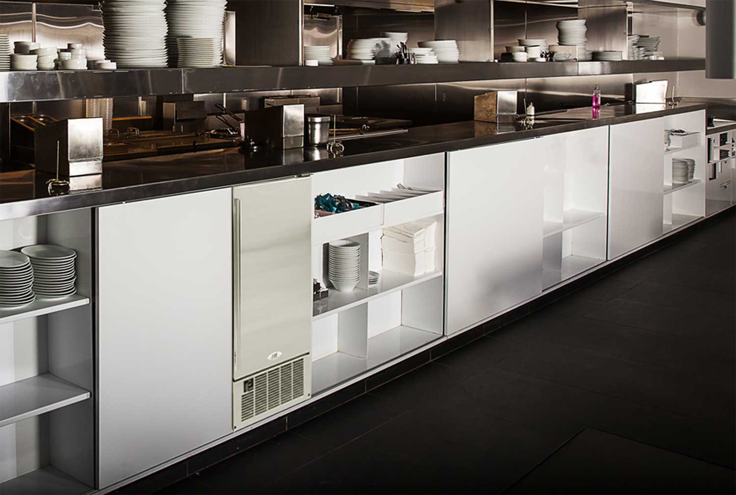 Alt View 3. SPT - 50LBS Stainless Steel Under-Counter Ice Maker - Stainless steel.