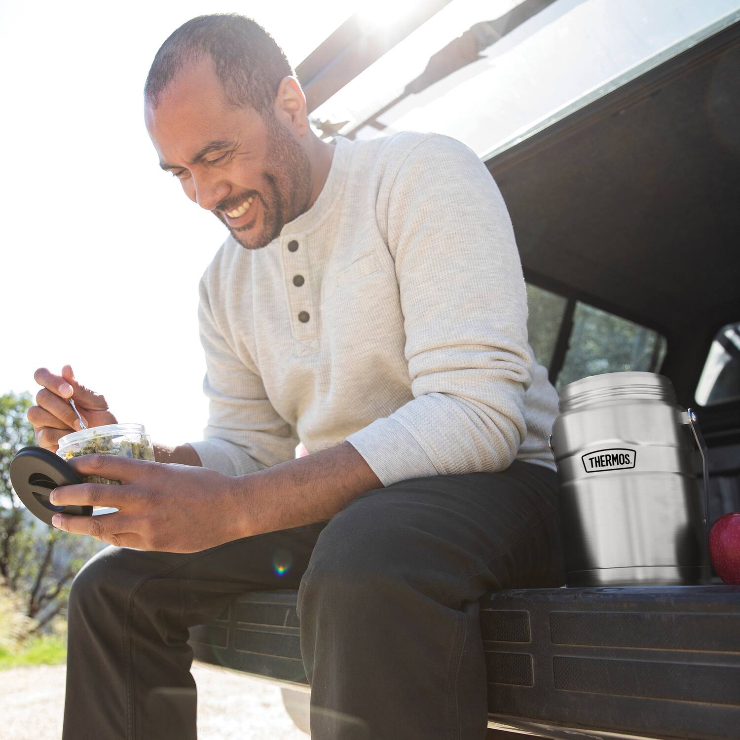 Left. Thermos - 47-Oz Stainless King Big Boss Double-Wall Stainless Steel Food Jar with 2 Inner Containers - Silver.