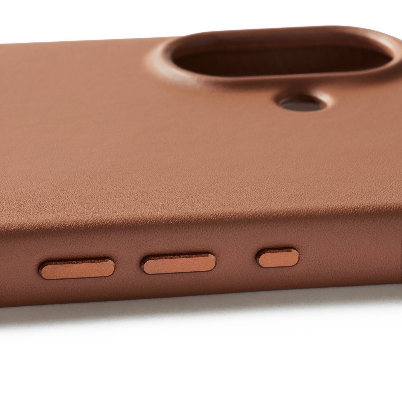 Alt View 1. Mujjo - Mujjo Full Leather Case for iPhone 17 - Tan.