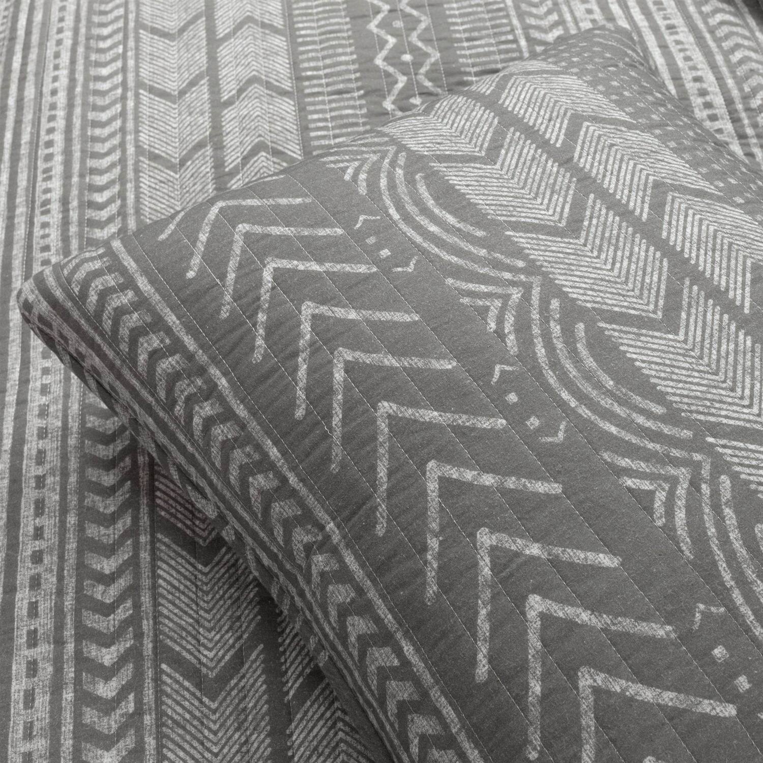 Back. Hivvago - Full/Queen Scandinavian Dark Grey Chevron Reversible Cotton Quilt Set - Dark Grey.