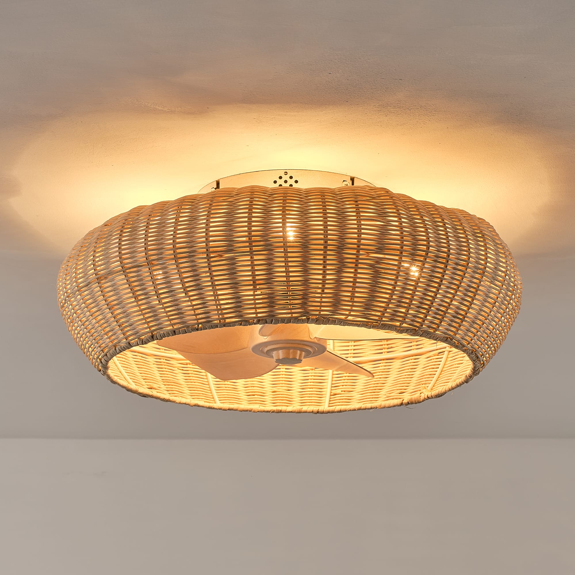 Vaczon - 20-Inch Boho Rattan Flush Mount Ceiling Fan with LED Light and Remote, Indoor Fan for Small Bedrooms & Porches - Natural Rattan