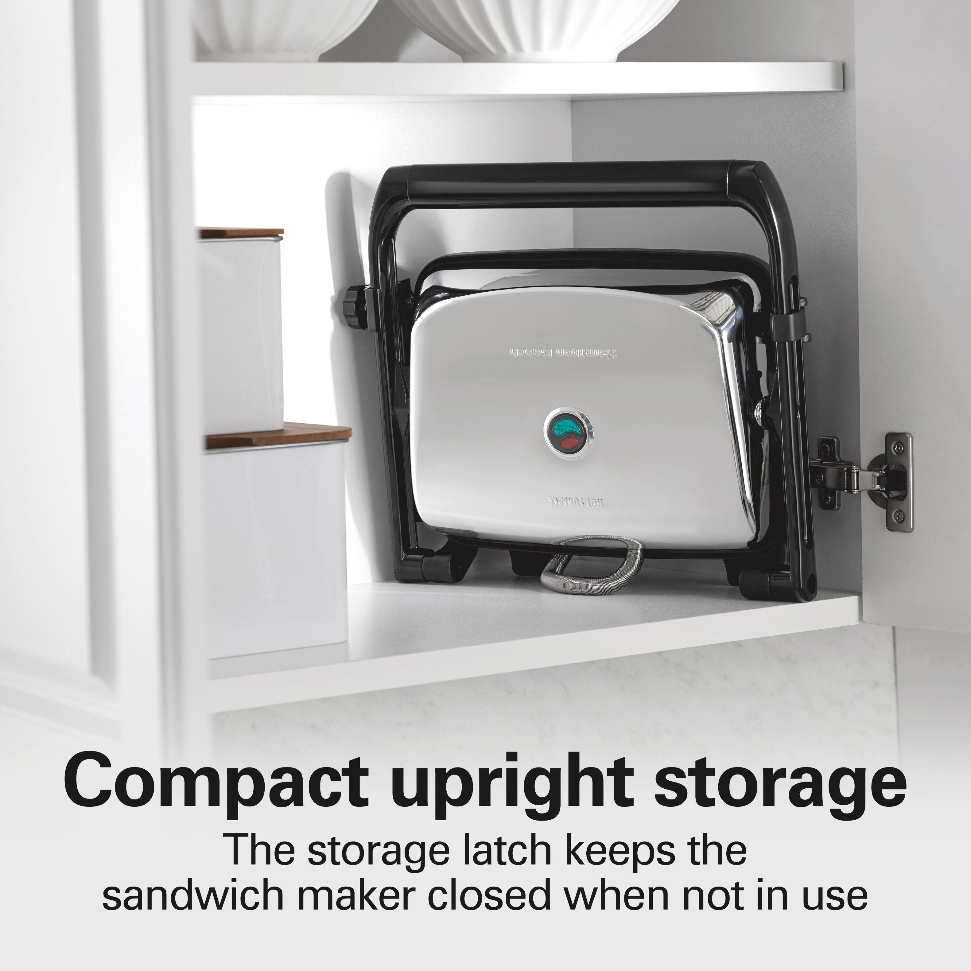 Compact upright storage  
The storage latch keeps the sandwich maker closed when not in use
