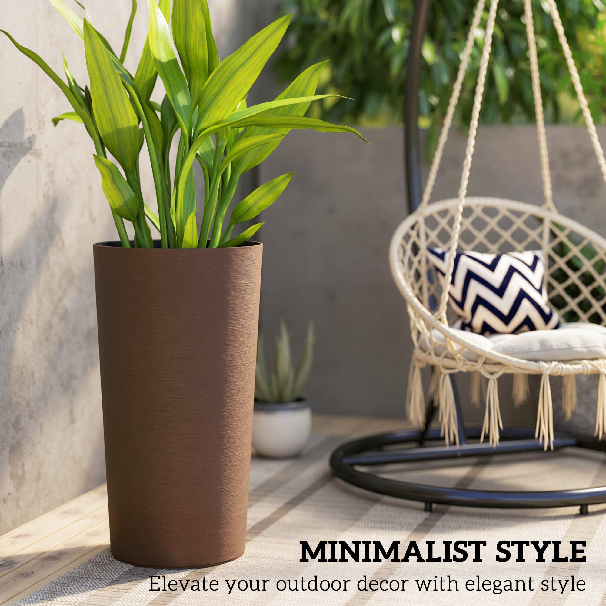 MINIMALIST STYLE  
Elevate your outdoor decor with elegant style