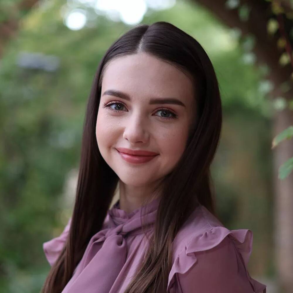 Alt View 5. Canon - EOS R50 Mirrorless Camera Black + 18-45mm IS STM Lens Kit Essential Bundle.