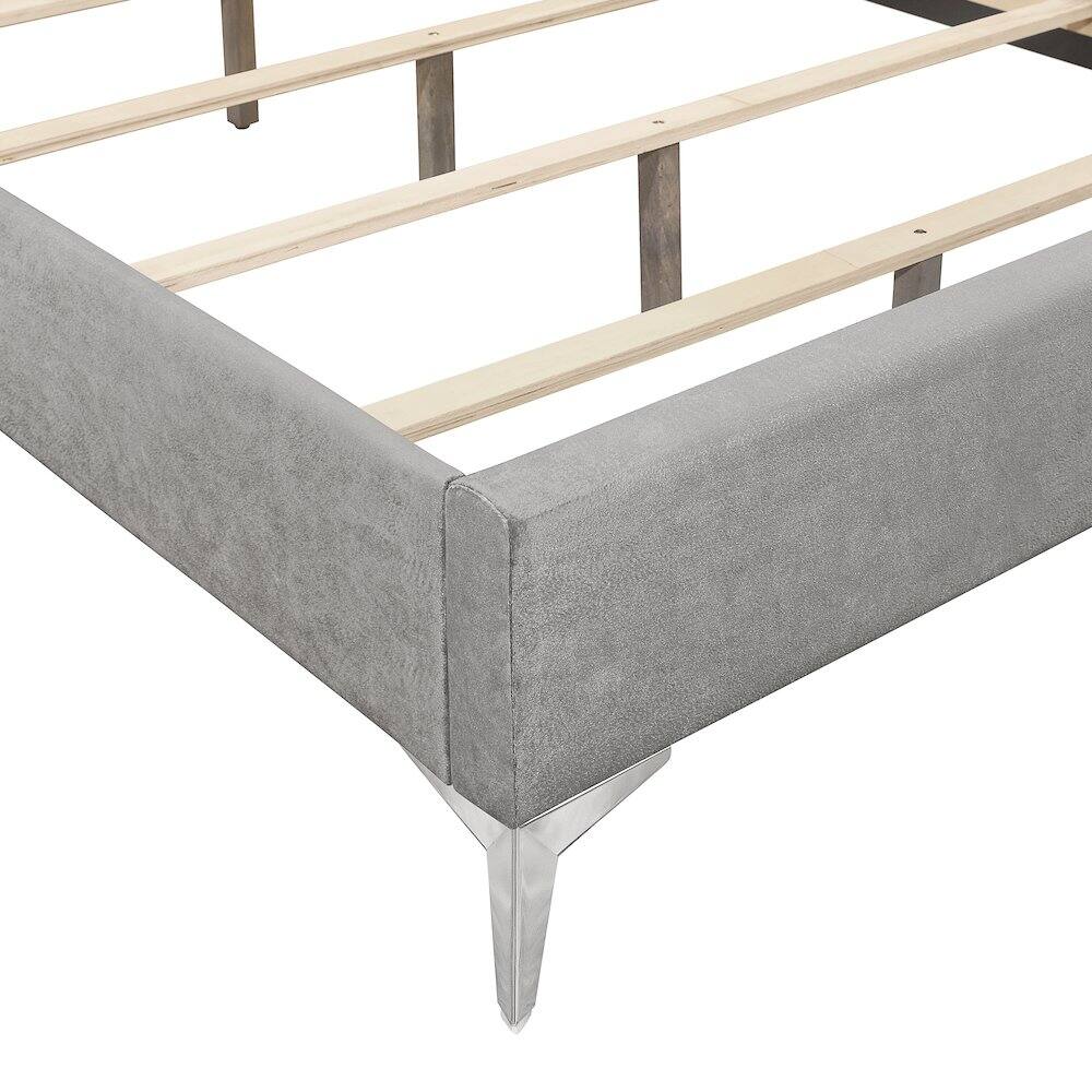 Left. New Classic Furniture - Huxley Wood Queen Bed - Gray.
