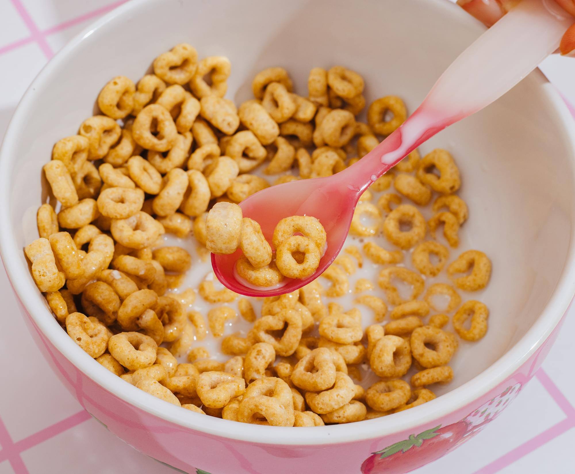 Alt View 5. Silver Buffalo - Strawberry Shortcake Ceramic Bowl With Color-Changing Spoon | Holds 27 Ounces - Pink.