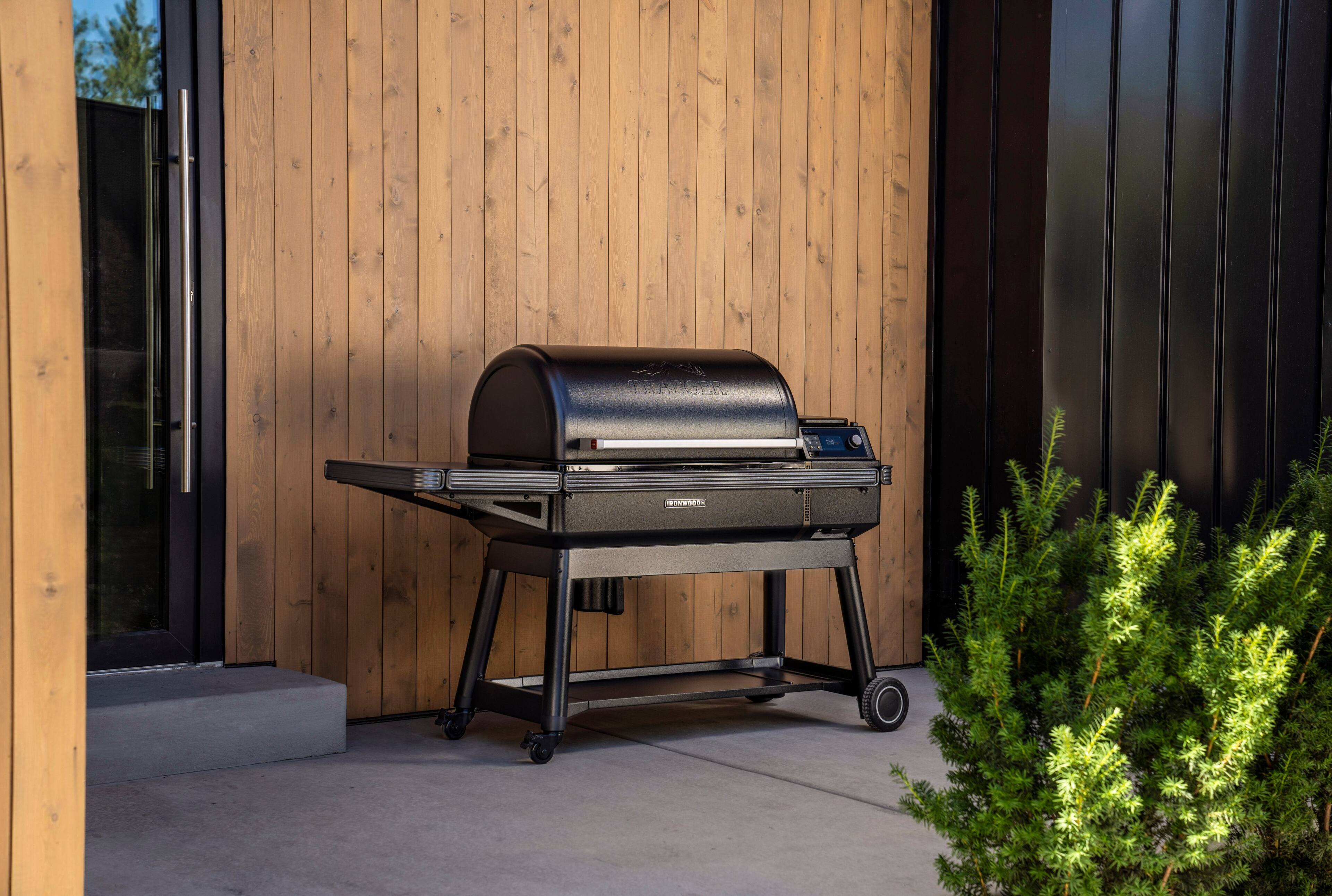 Alt View 7. Traeger Grills - Ironwood XL Pellet Grill - Black.