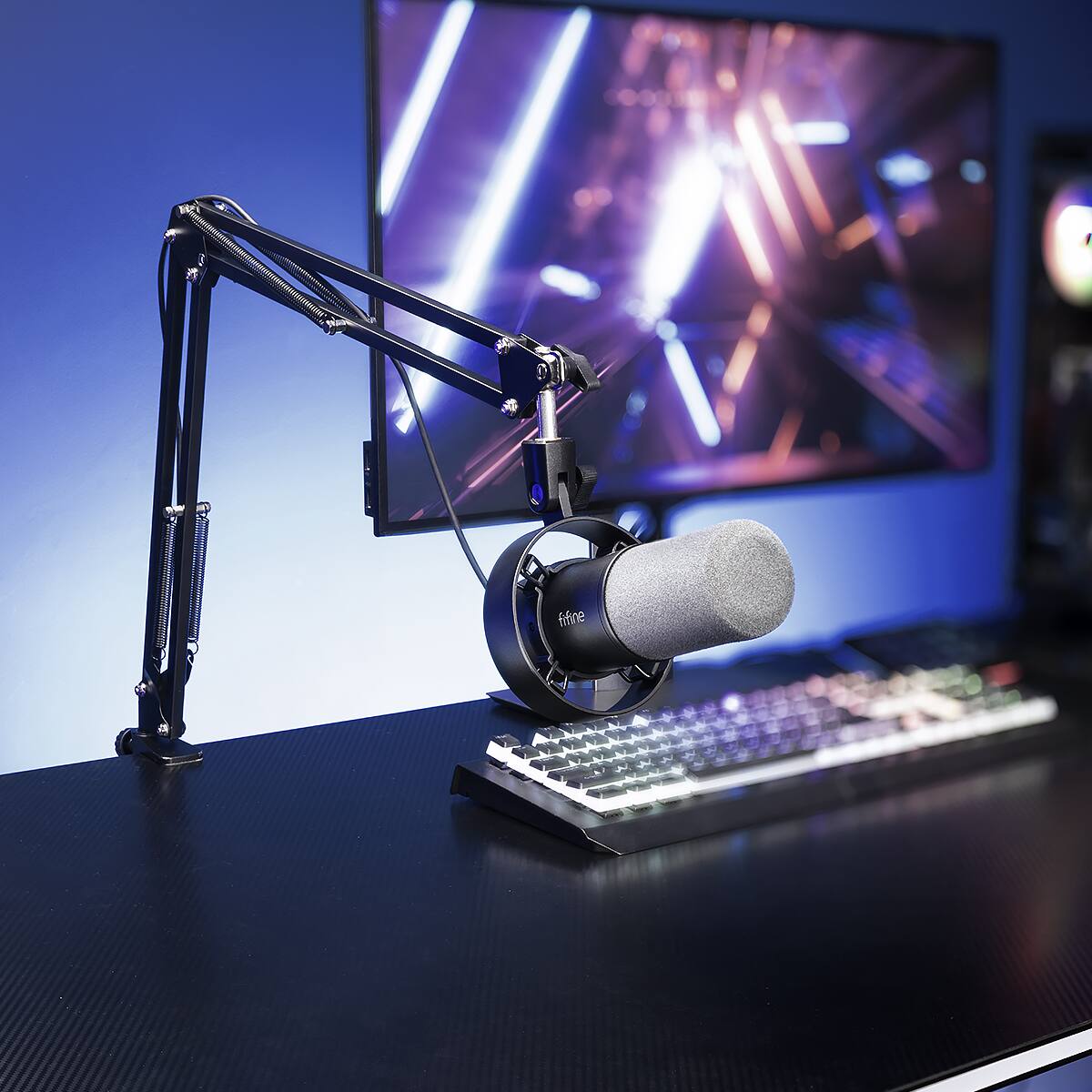 Alt View 4. FIFINE - FIFINE USB/XLR Dynamic Microphone Kit with Boom Arm, Mute & Headphone Jack for Podcast, Gaming, Streaming  & Recording - Black.