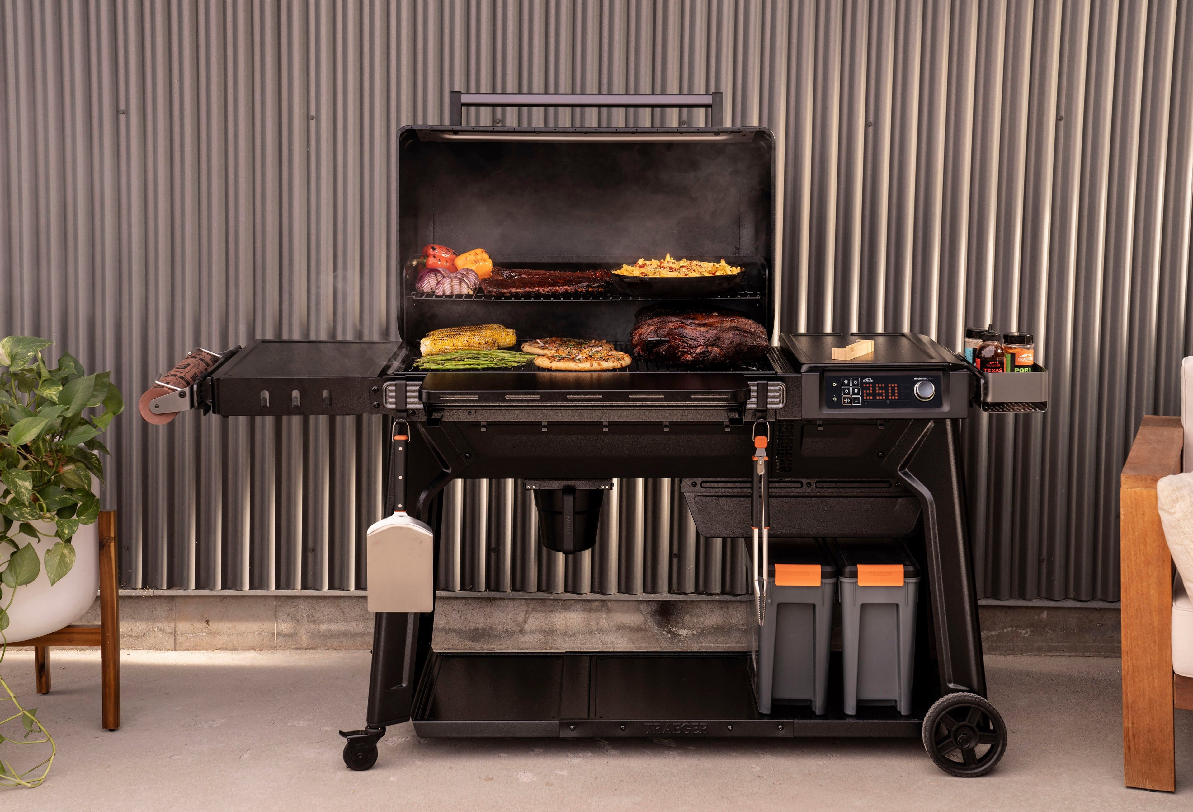 Alt View 3. Traeger Grills - Woodridge Pro Pellet Grill - Black.